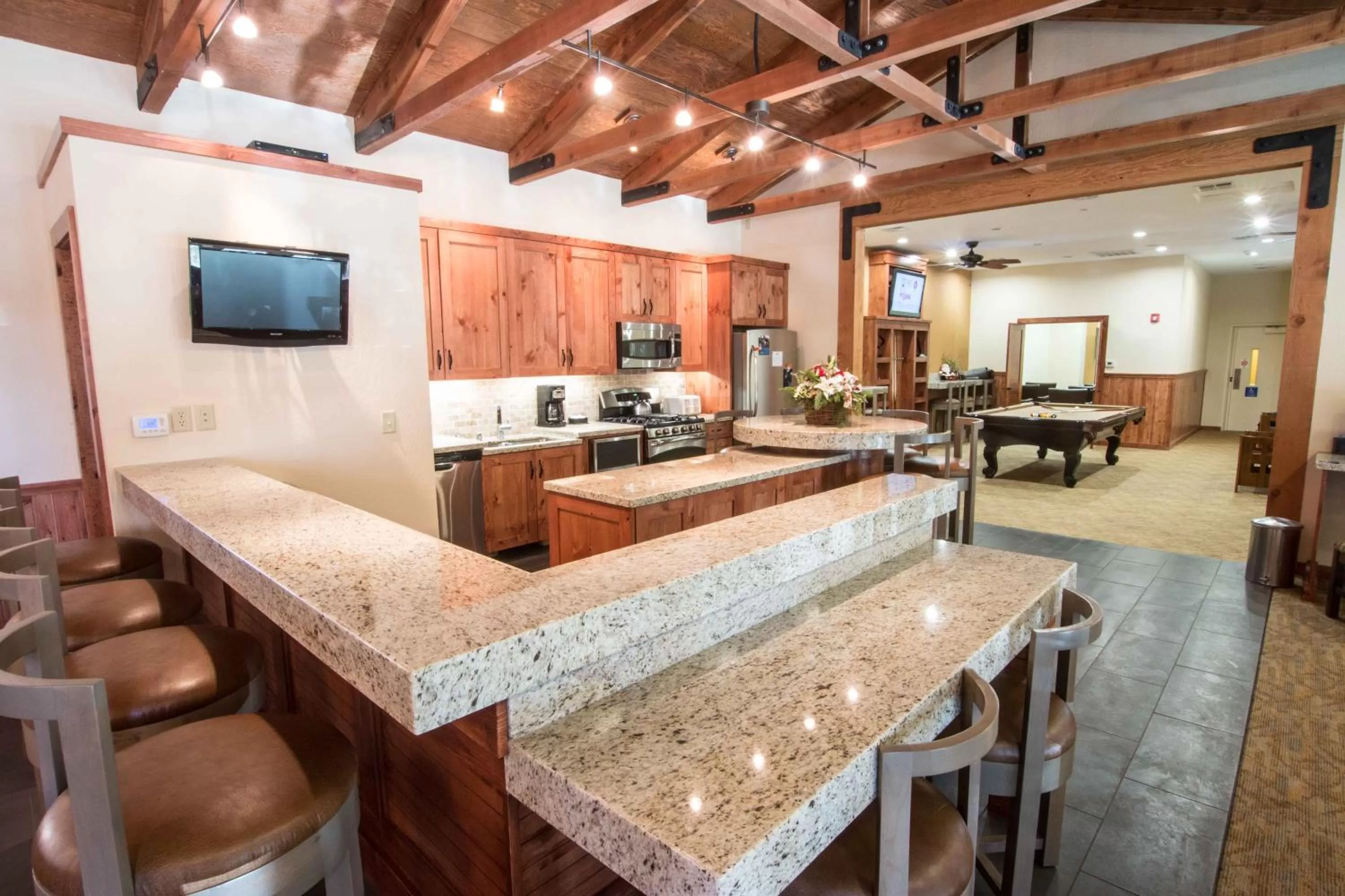 Communal kitchen in Mountain Retreat Resort