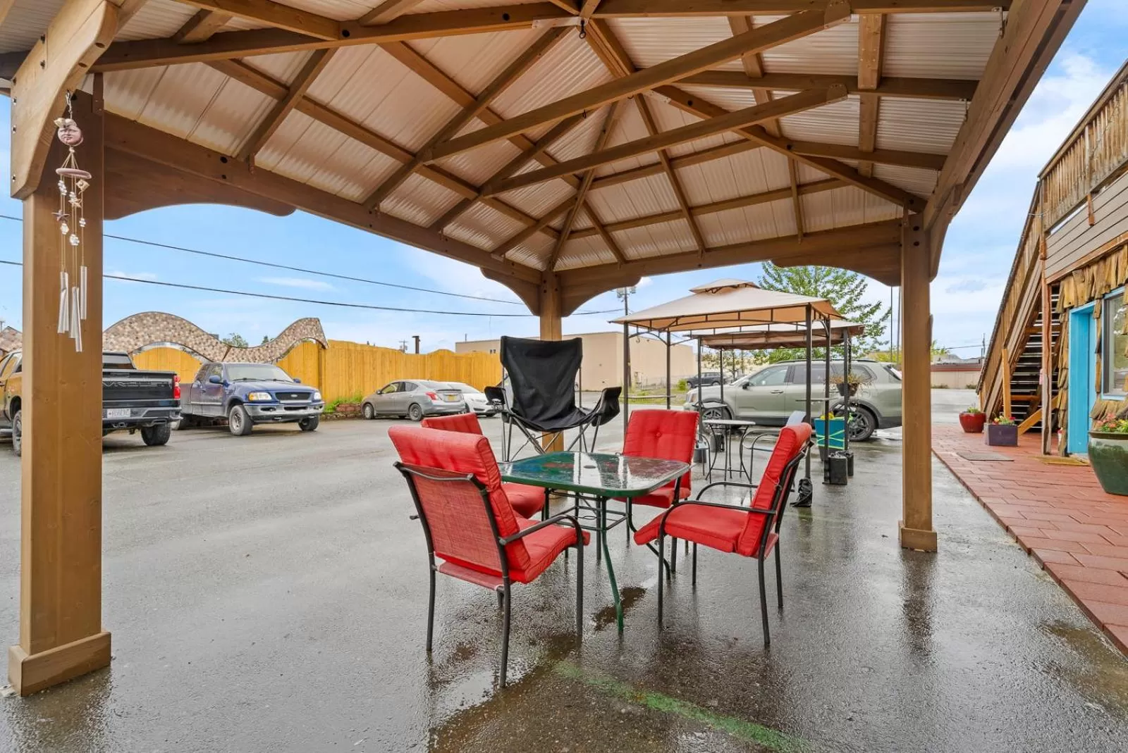 Property building in Qupqugiaq Inn