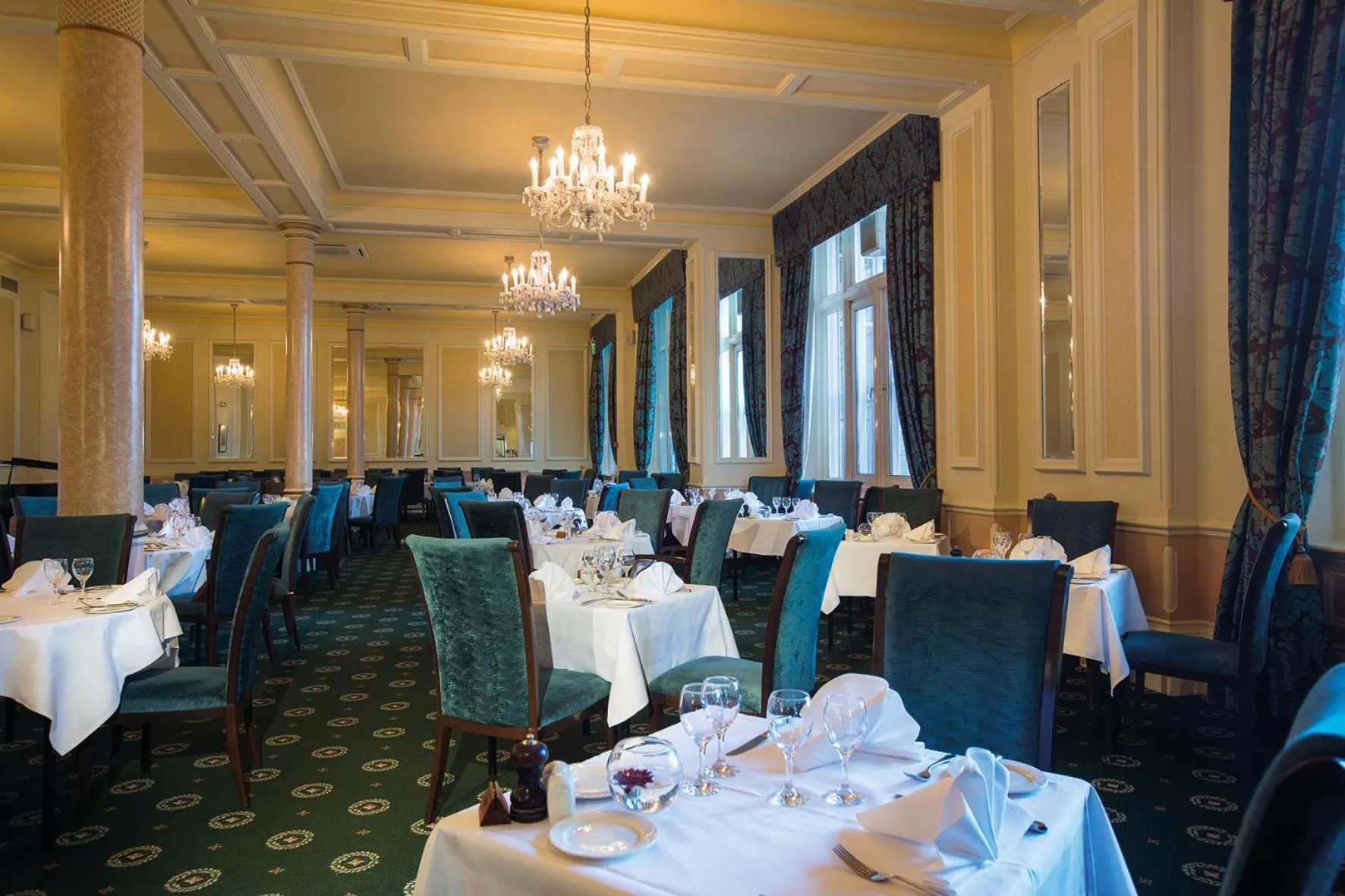 Restaurant/places to eat in Hydro Hotel