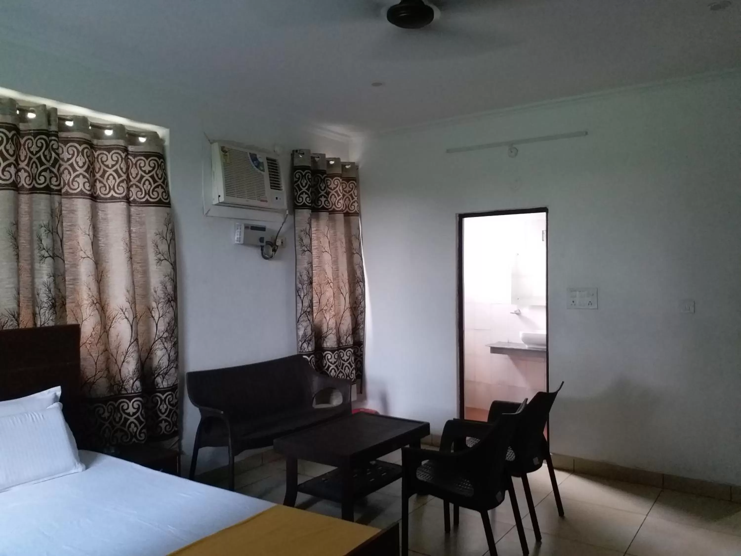 Seating Area in Krishna Hansraj Hotel