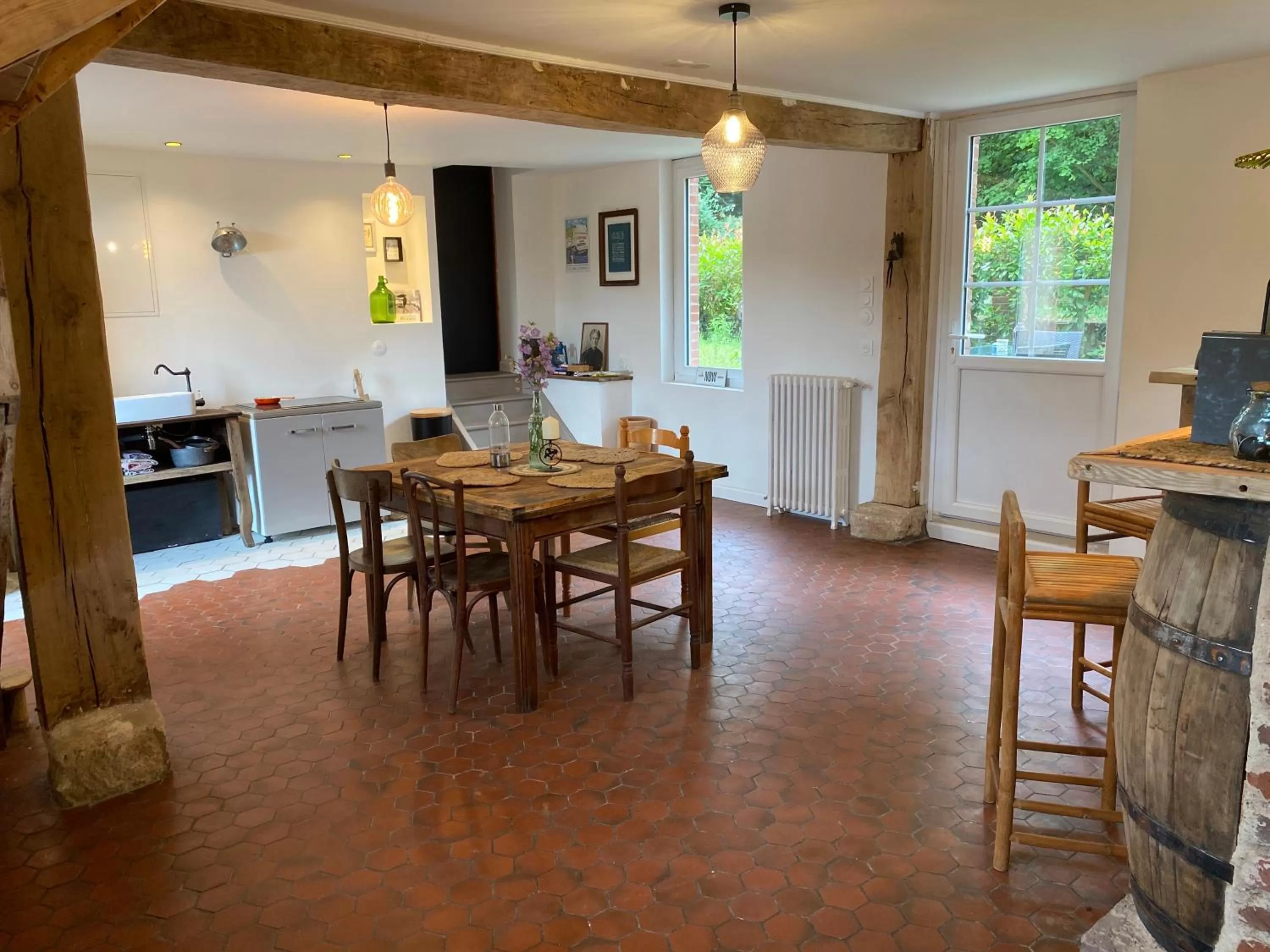 Kitchen or kitchenette, Dining Area in La folie douce, votre gîte brocante, sport et nature