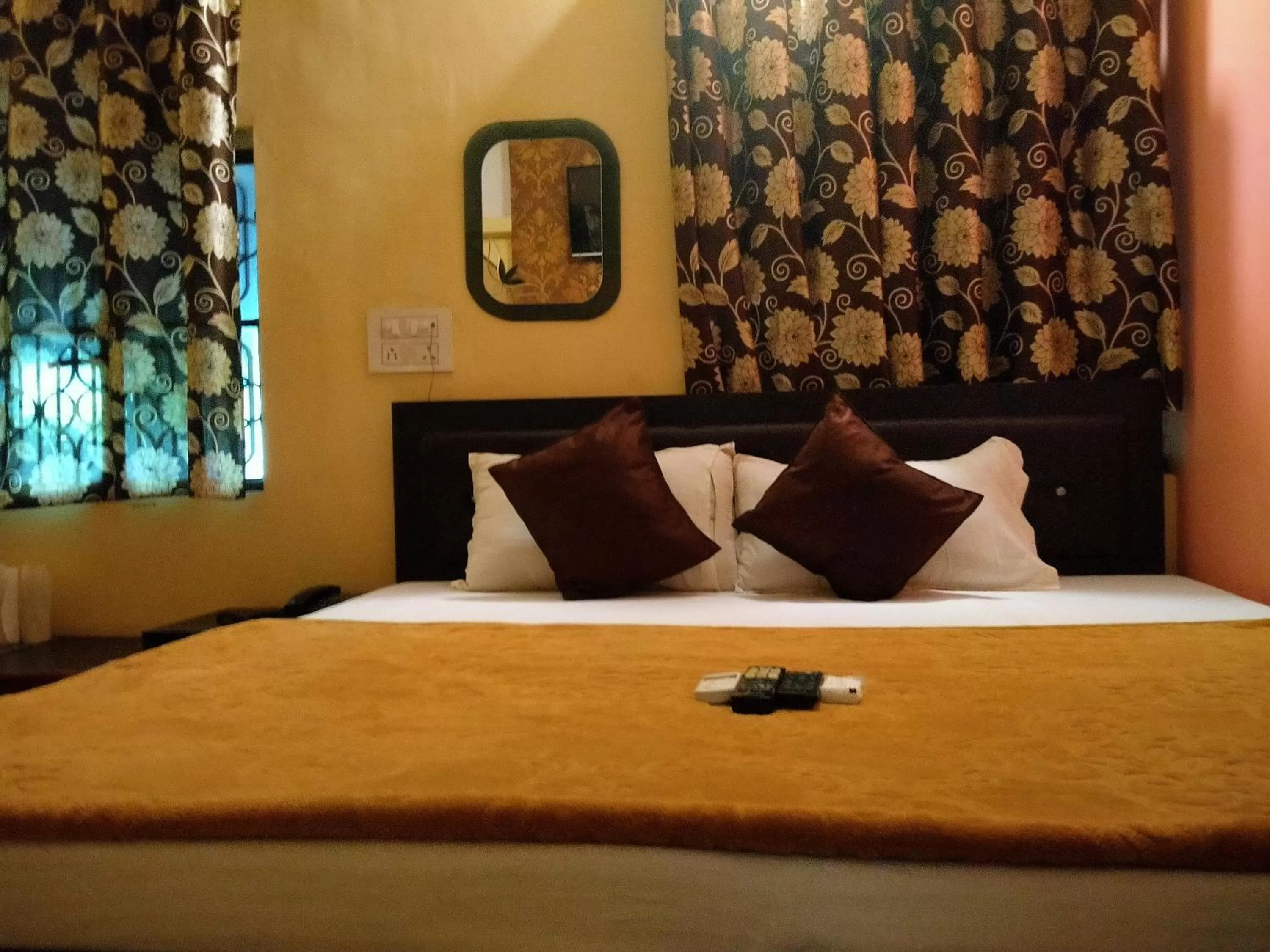 Bedroom, Bed in Hotel Aakash Ganga