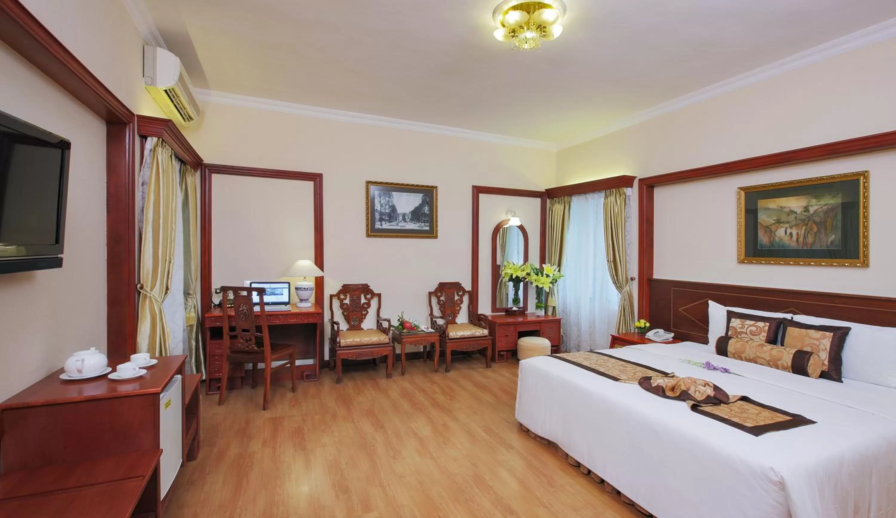 Photo of the whole room, Bed in Royal Hotel Saigon