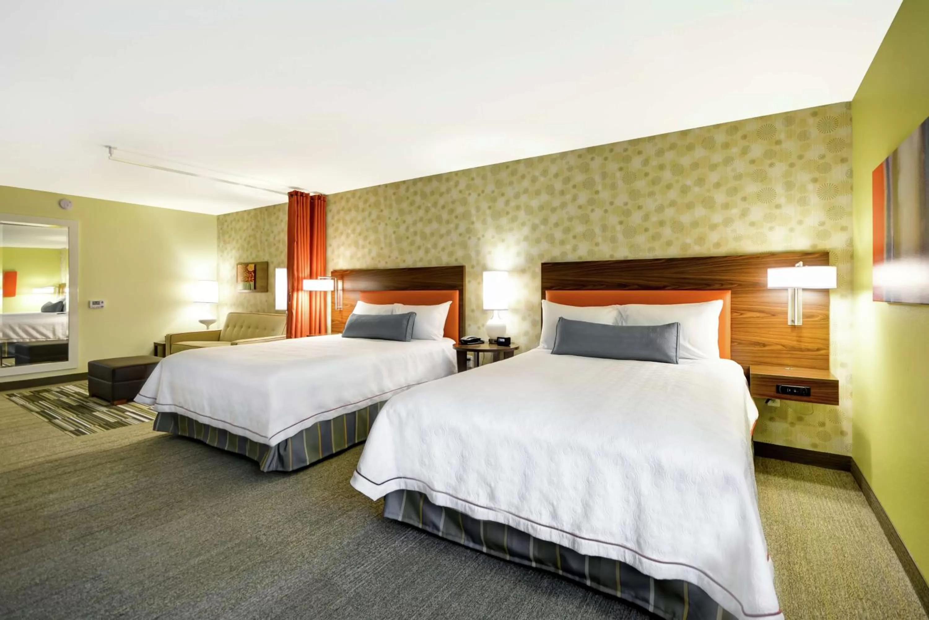 Living room, Bed in Home2 Suites By Hilton Rapid City