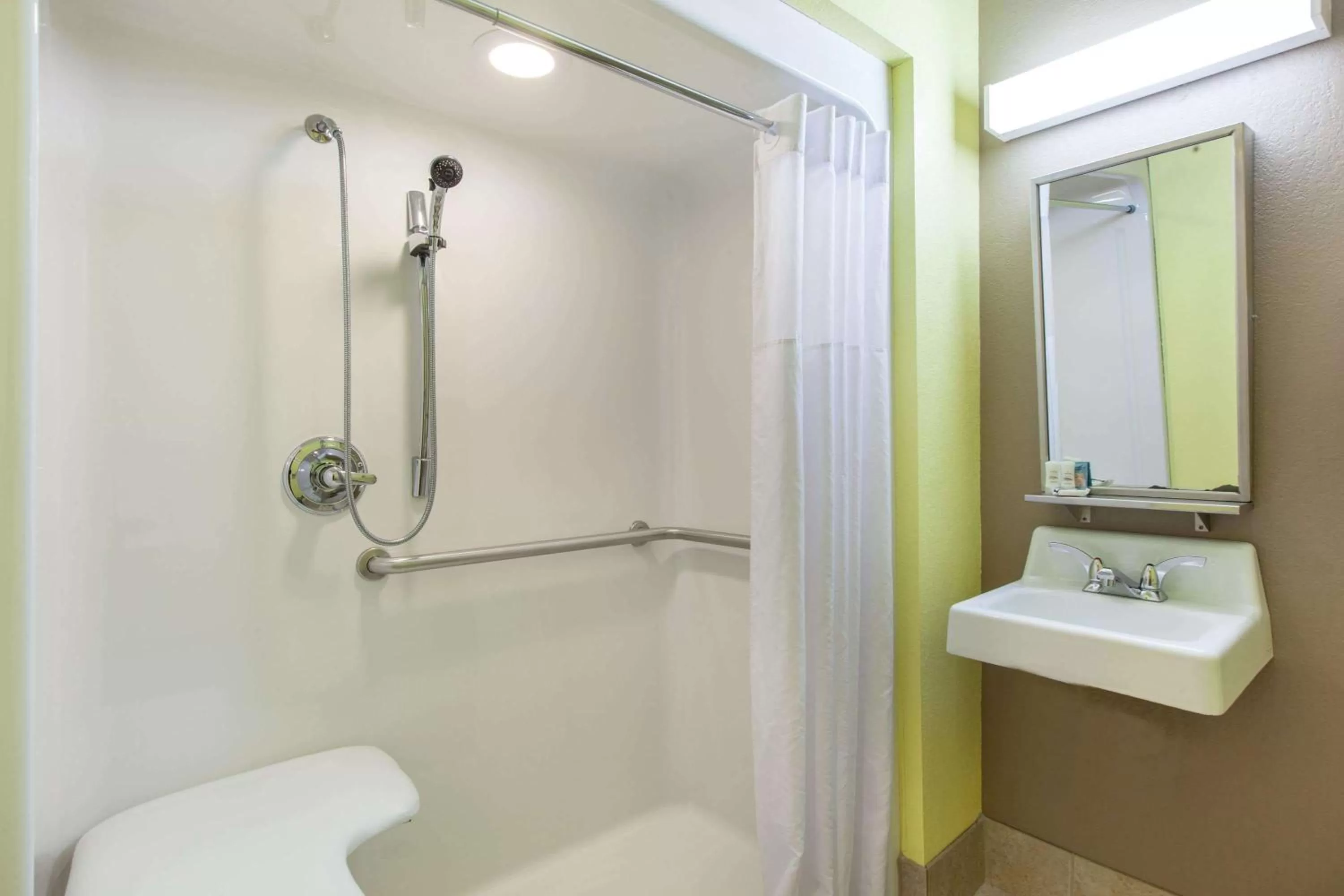 Bathroom in Microtel Inn & Suites by Wyndham Spring Hill/Weeki Wachee