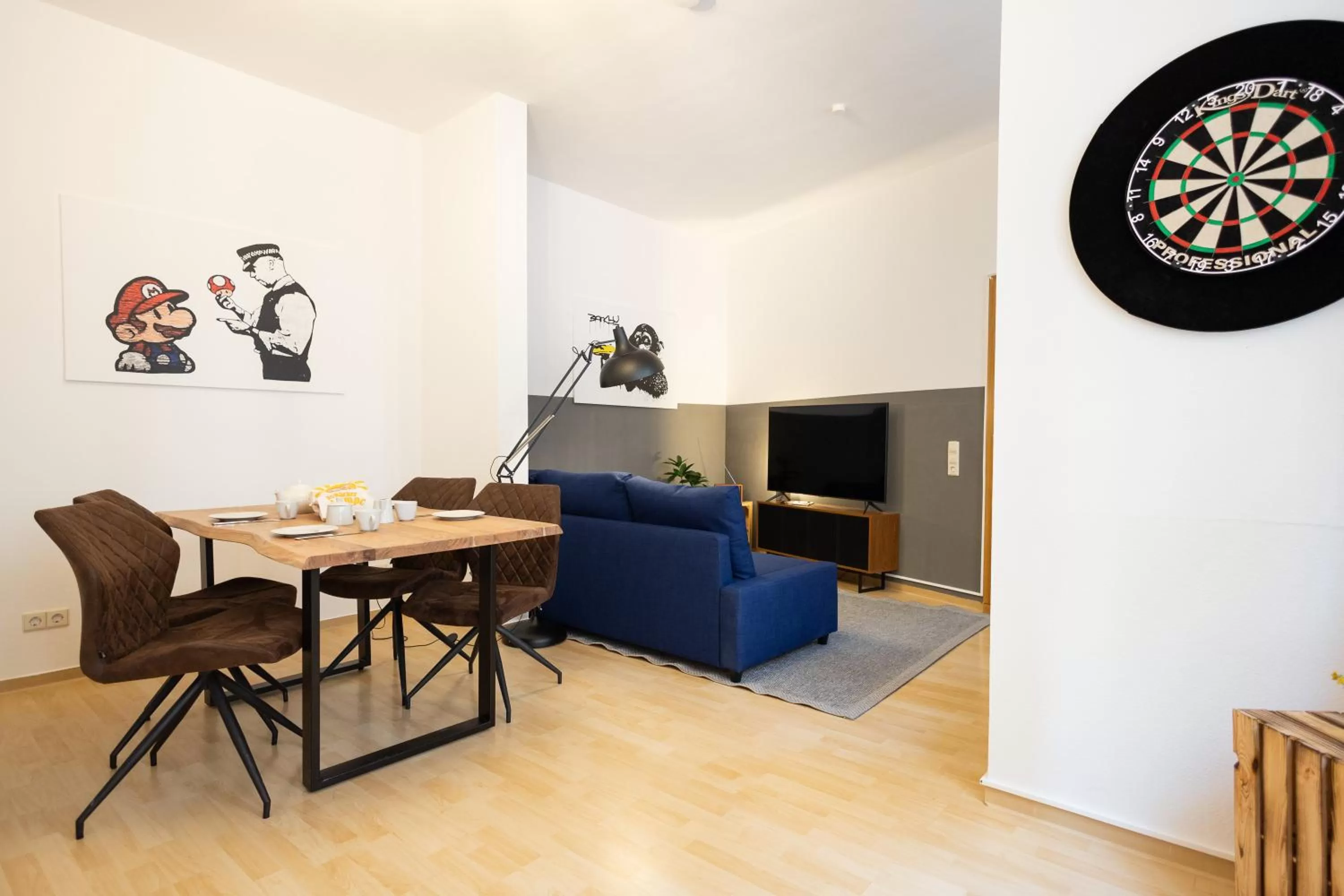 Living room in Ko-Living Space an der Oper - Street Art Design Apartments