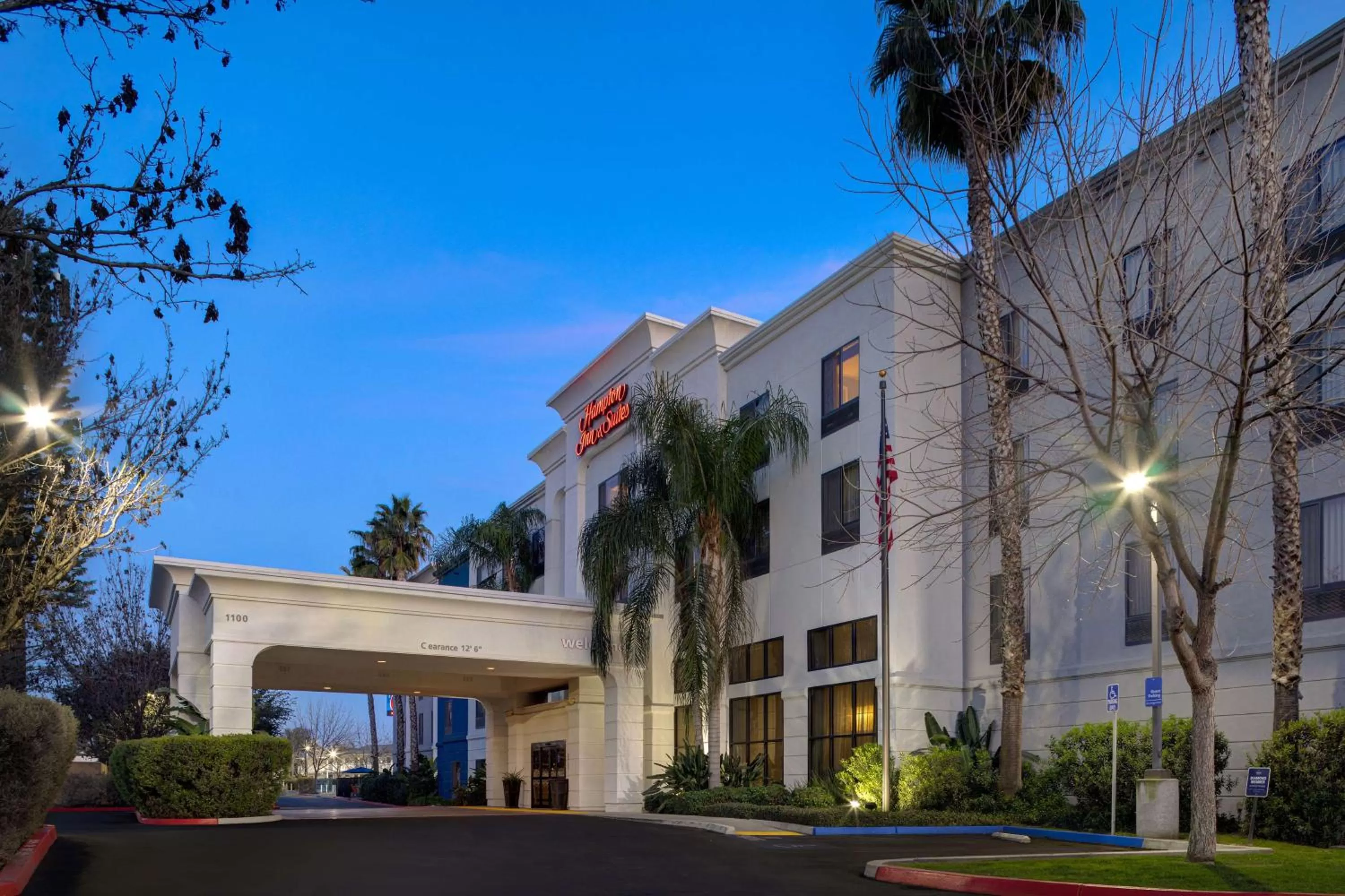 Property building in Hampton Inn & Suites Tulare