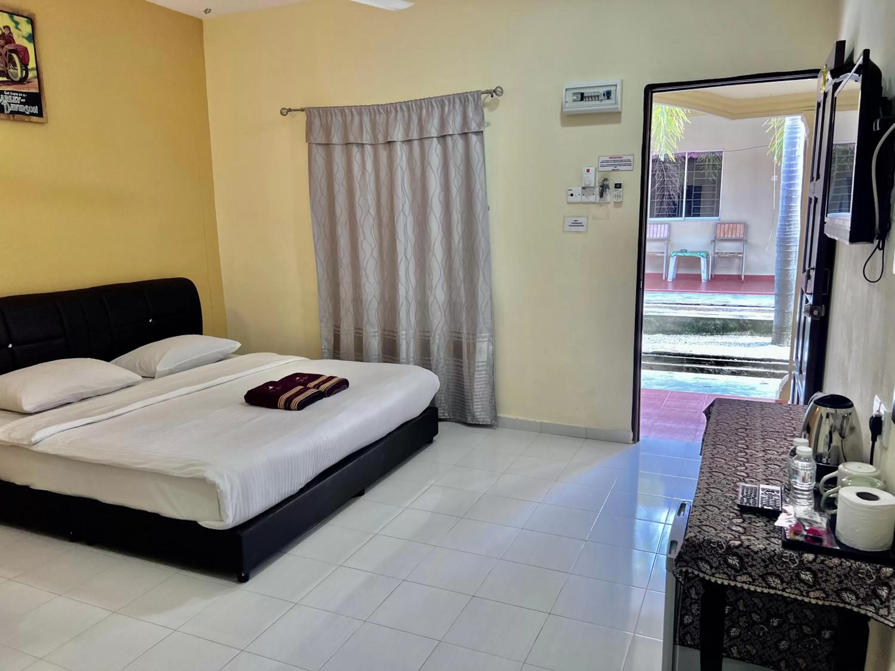 Bed in Dhania Cenang Beach Motel