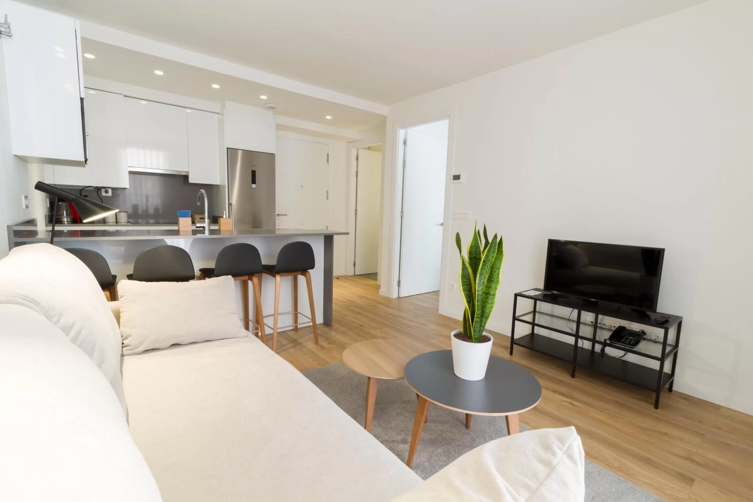 Communal lounge/ TV room in Hotel SANSEbay