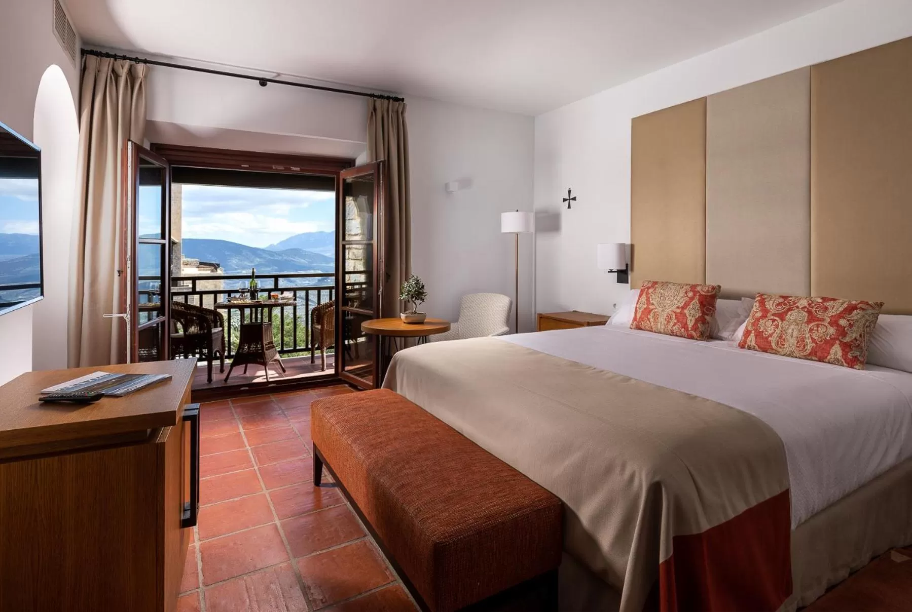 Photo of the whole room, Bed in Parador de Jaén