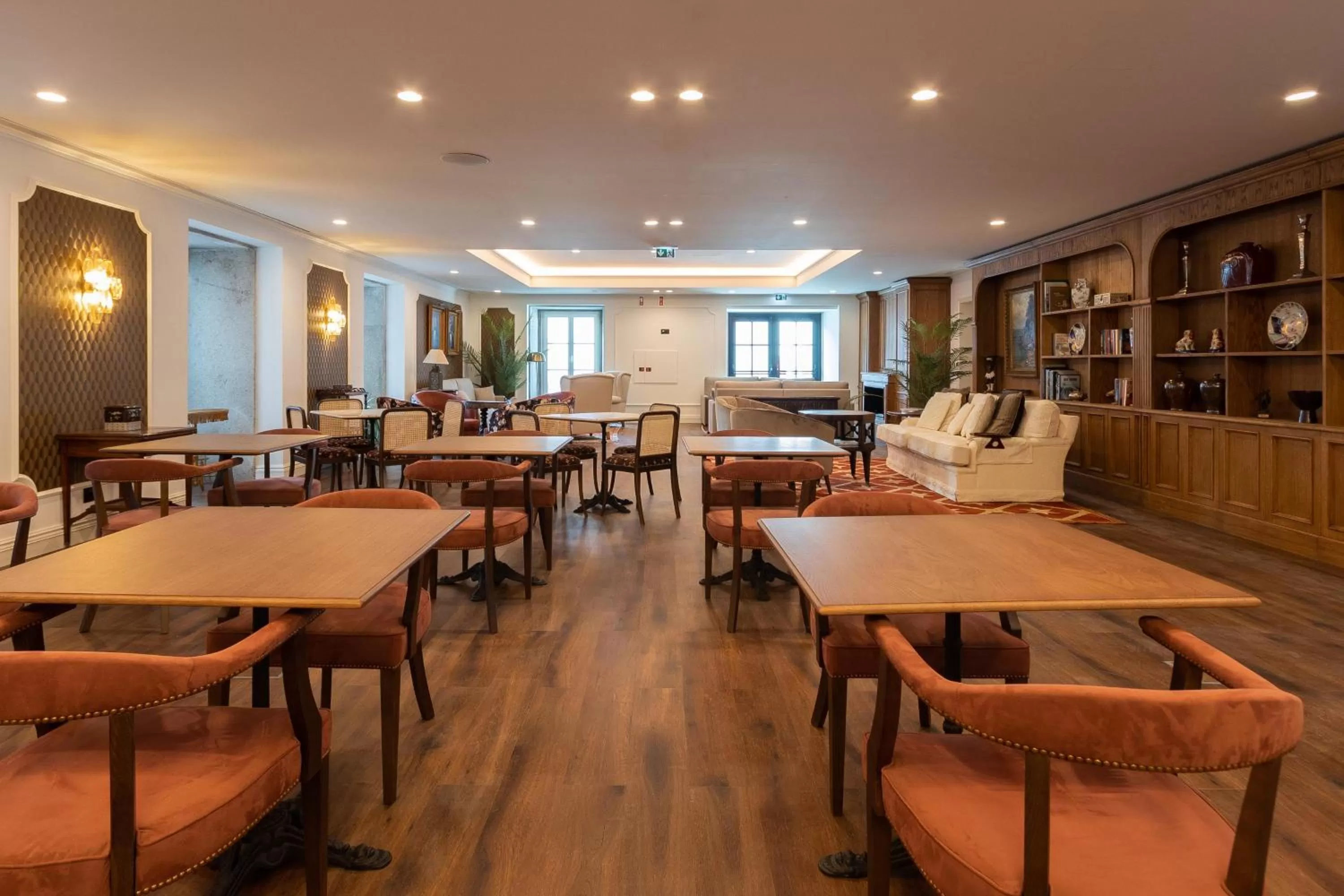 Restaurant/places to eat in AP Dona Aninhas