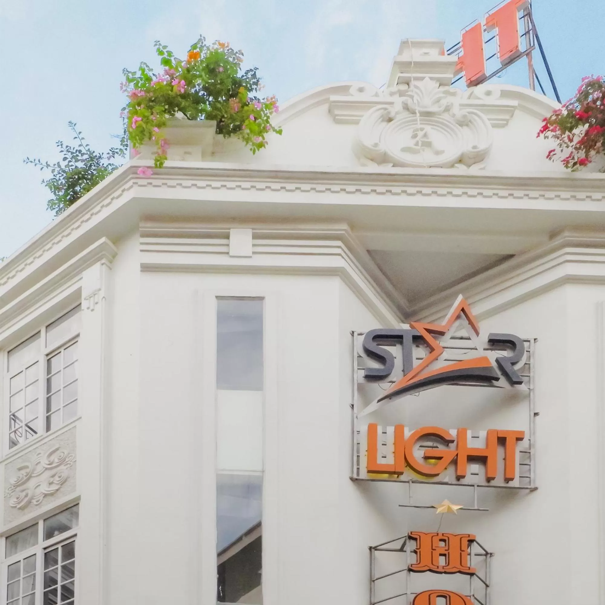 Property building, Property Logo/Sign in Hạ Long Starlight Hotel