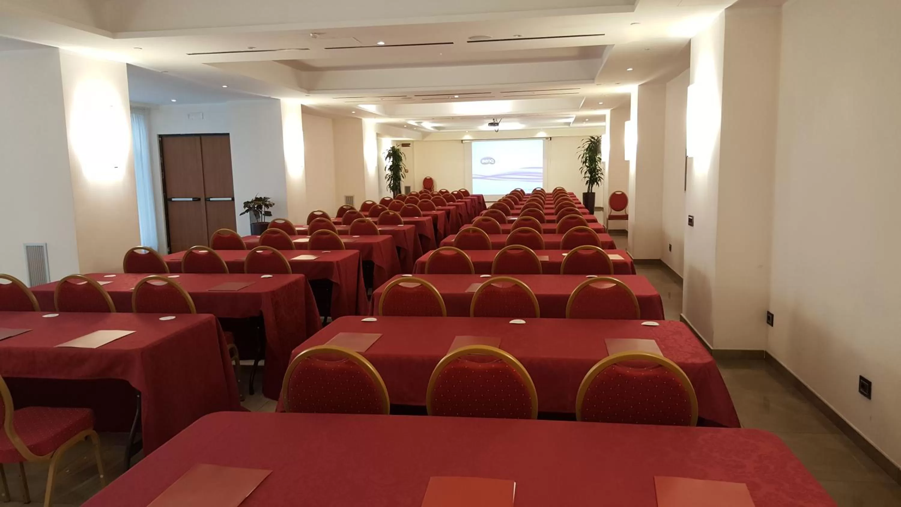 Business facilities in Cardinal Hotel St. Peter