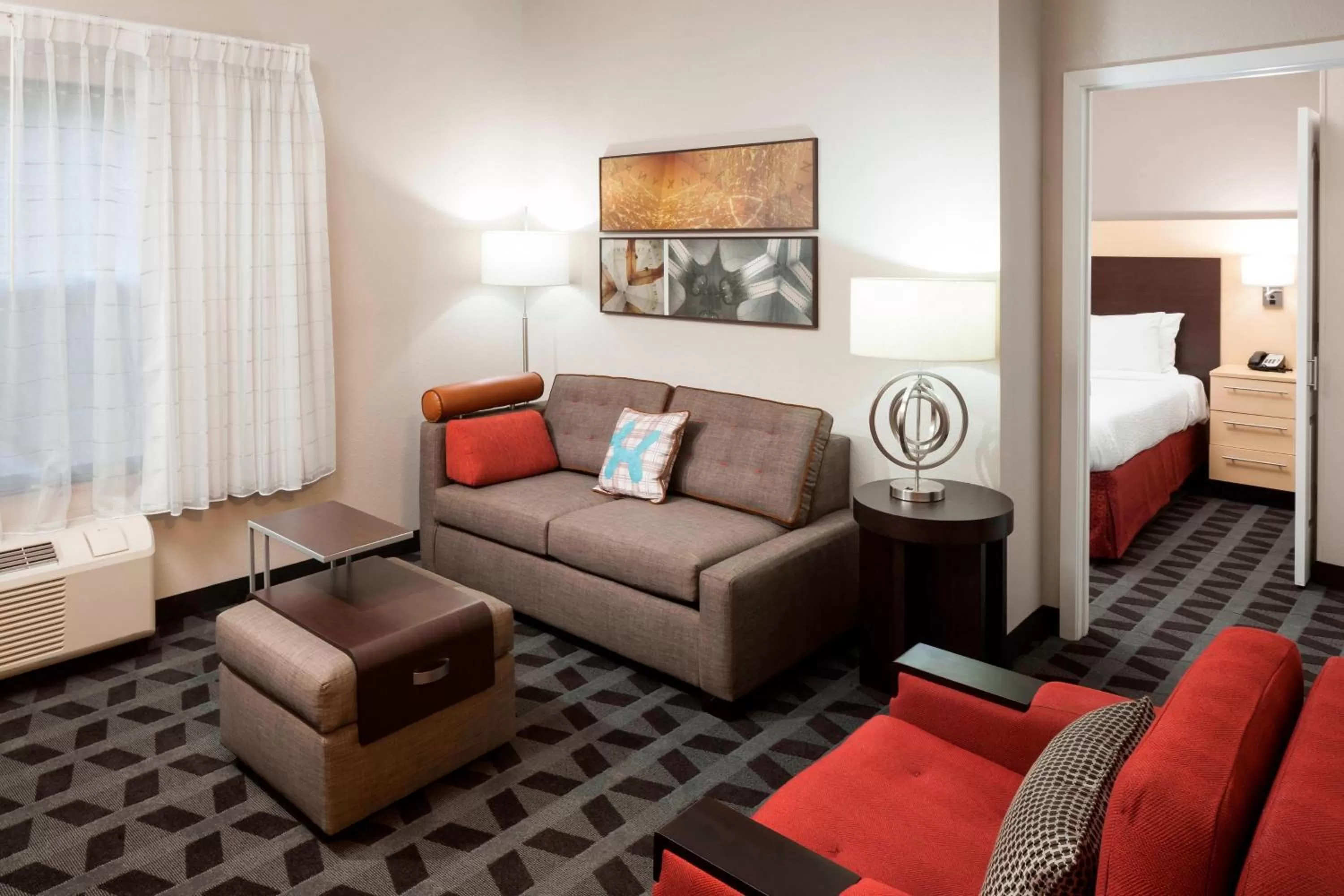 Living room, Bed in TownePlace Suites Columbus