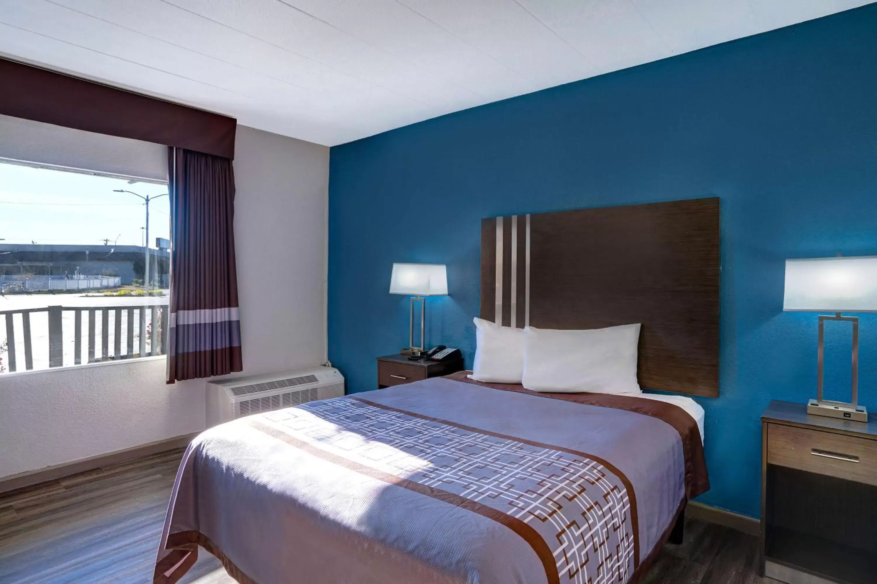 Queen Room - single occupancy - Disability Access - Roll in Shower in Motel 6 Burlington Queen Room - single occupancy - Disability Access - Roll in Shower in Motel 6 Burlington