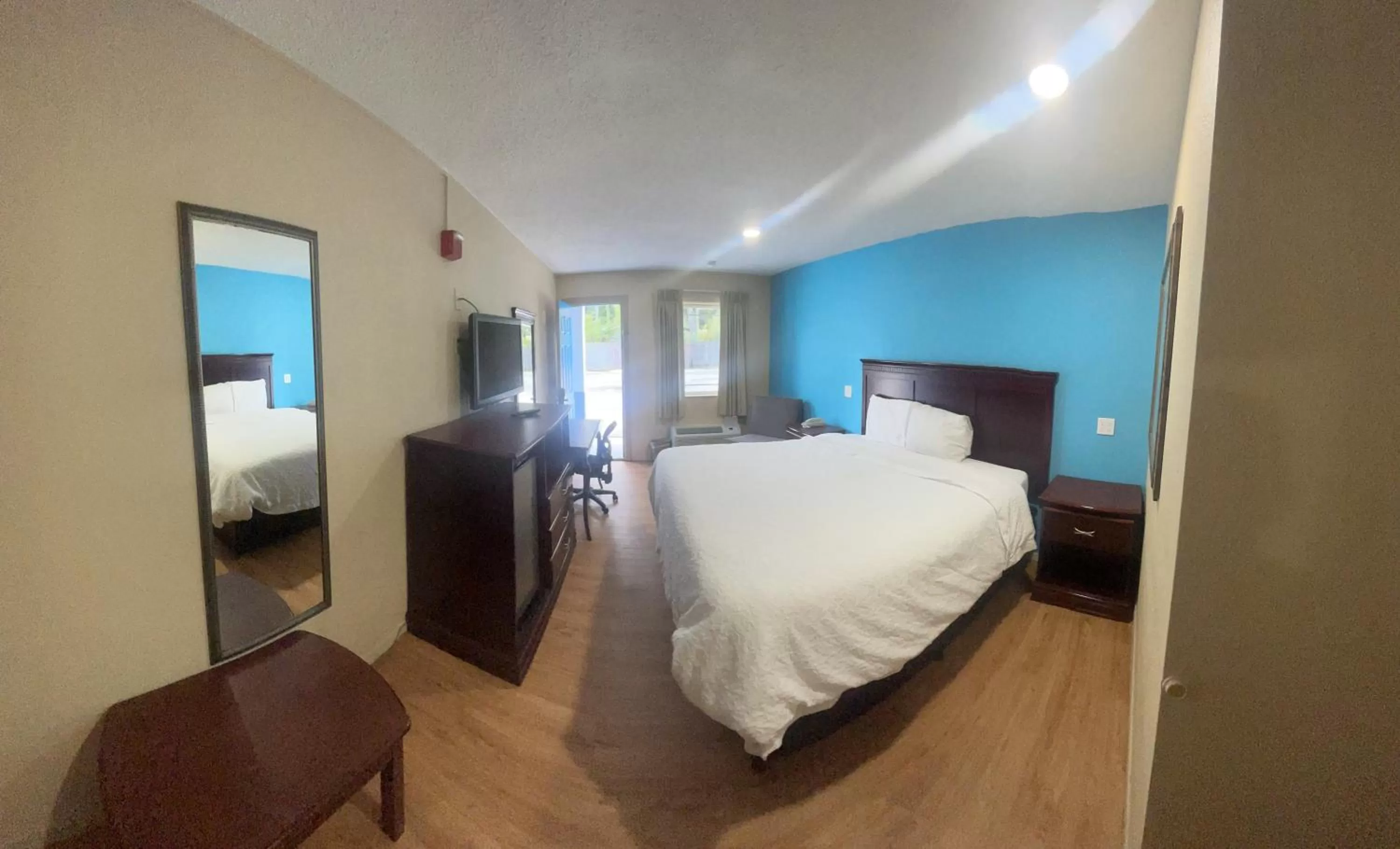 Bedroom, Bed in Super 7