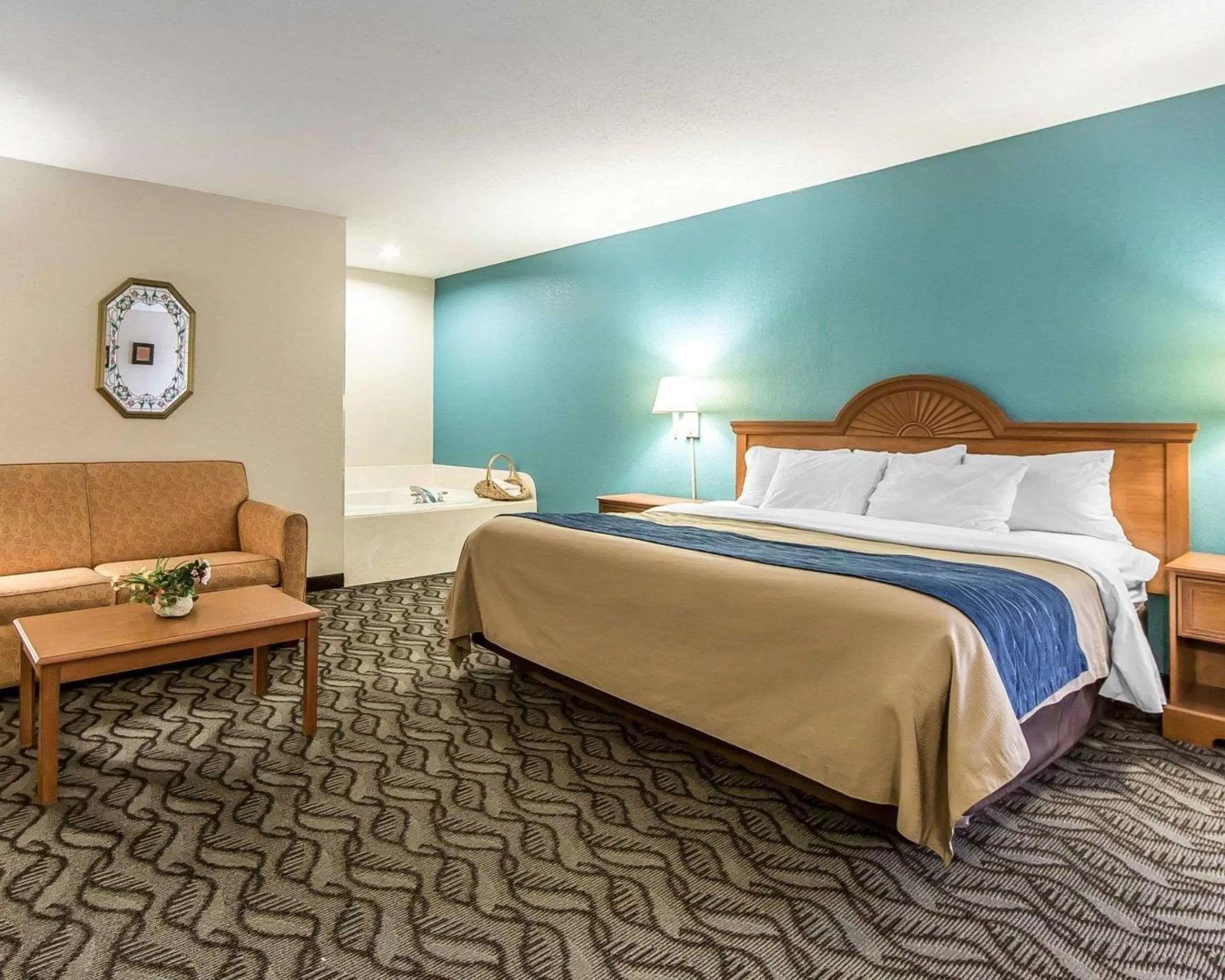 Photo of the whole room, Bed in Quality Inn & Suites Circleville
