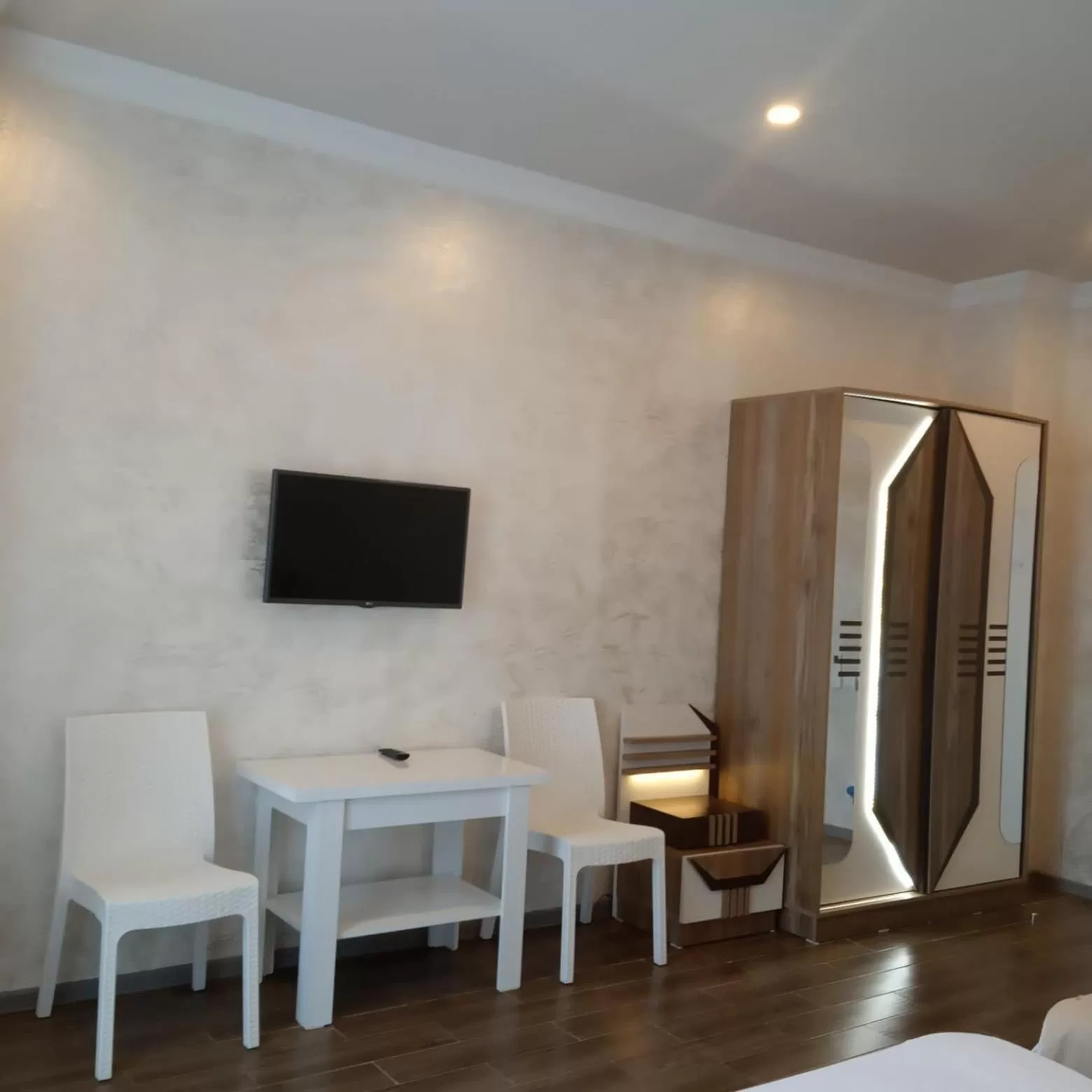 TV and multimedia, TV/Entertainment Center in Hotel Royal Palace