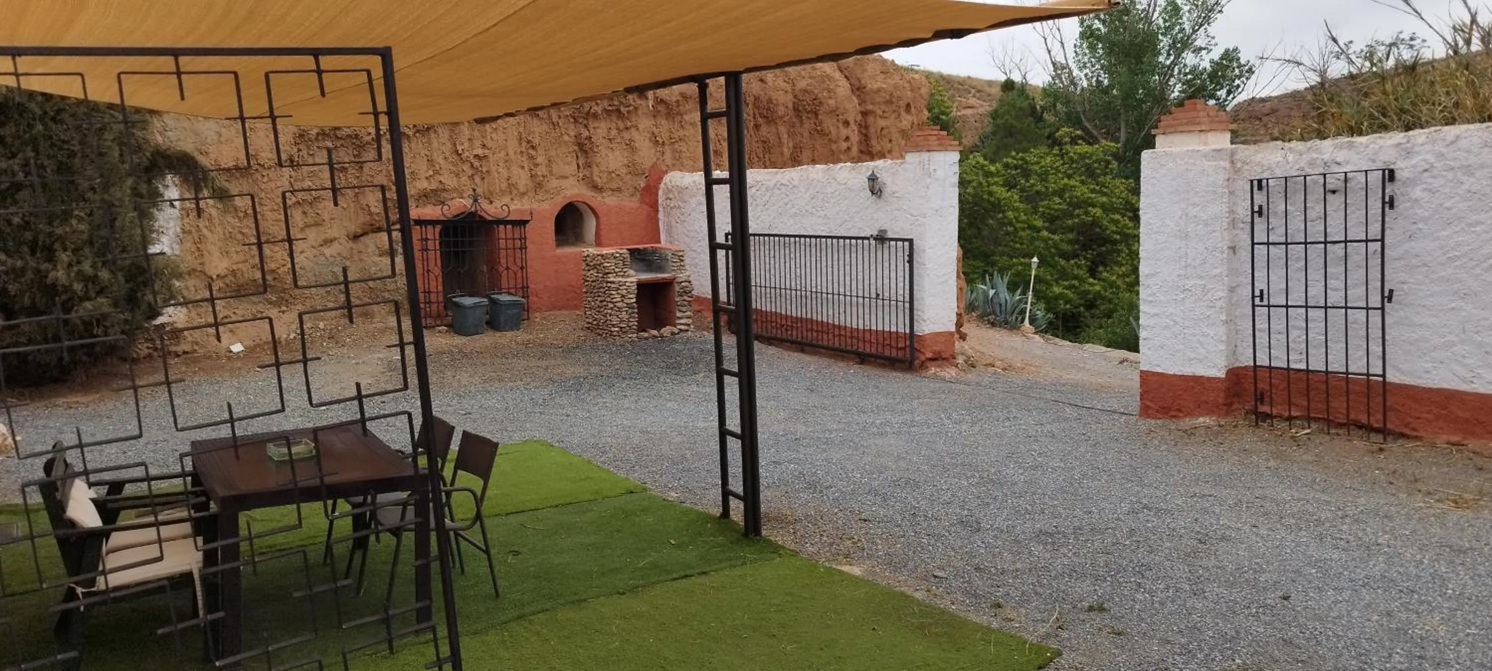 BBQ facilities in Casas Cueva y Cortijo La Tala en Guadix