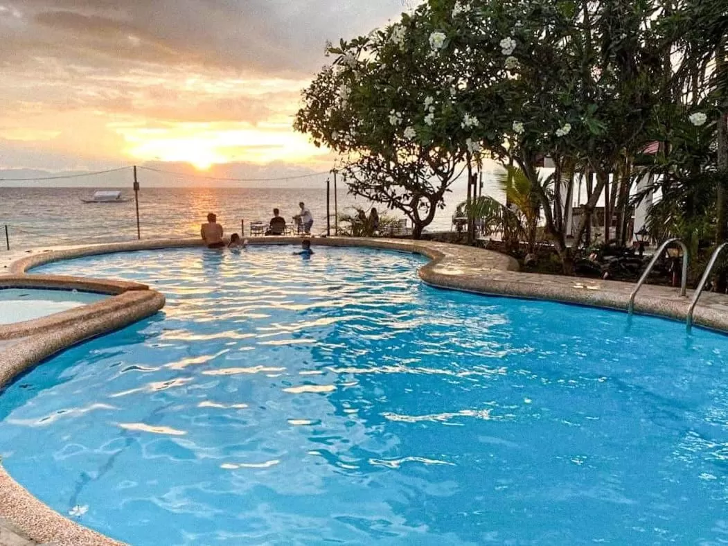 Swimming pool in Marina Village