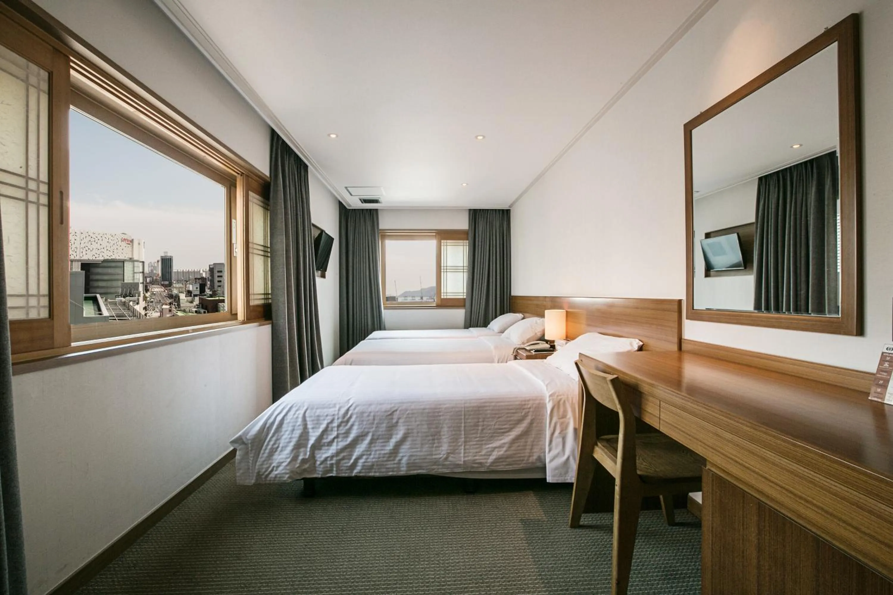 Bedroom, Bed in Busan Tourist Hotel