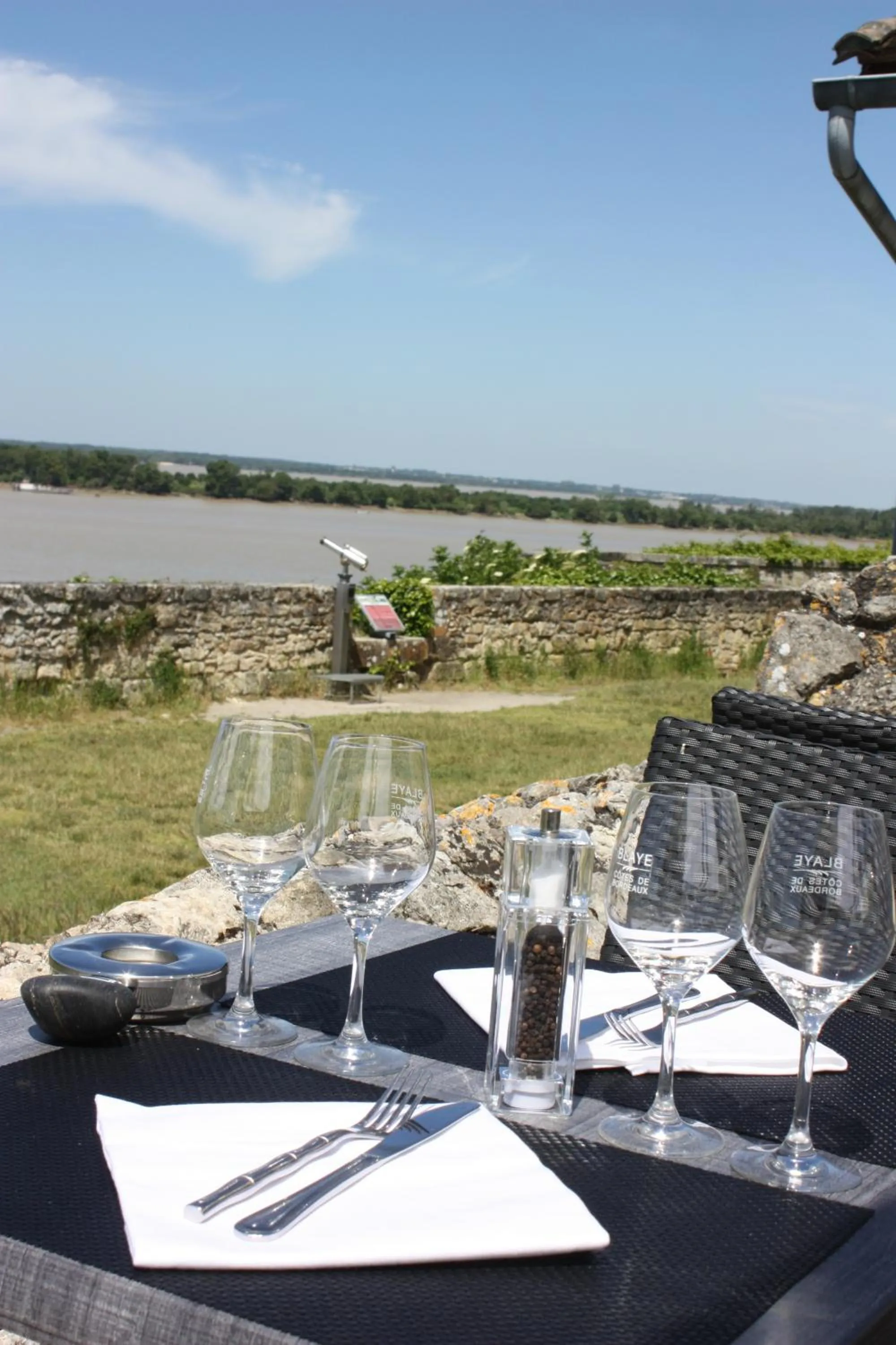 Restaurant/places to eat in Logis Hôtel Restaurant La Citadelle