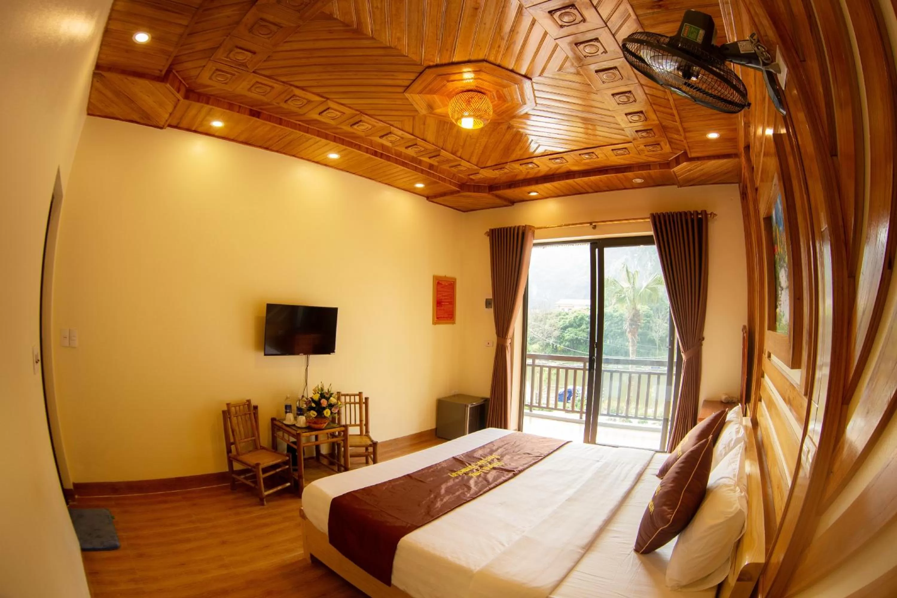 HoangLong Riverside Homestay