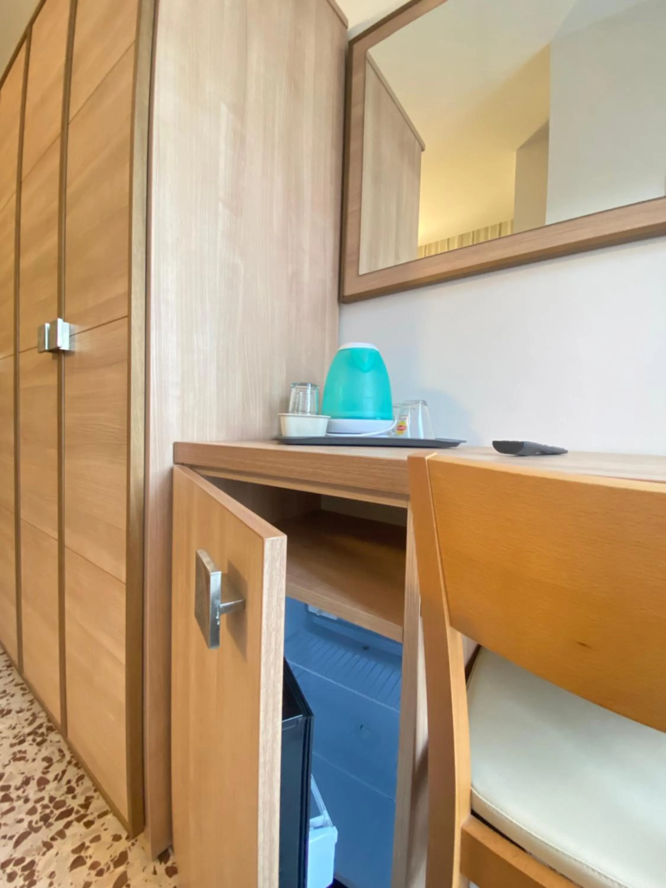 oven, TV/Entertainment Center in Hotel Ravello