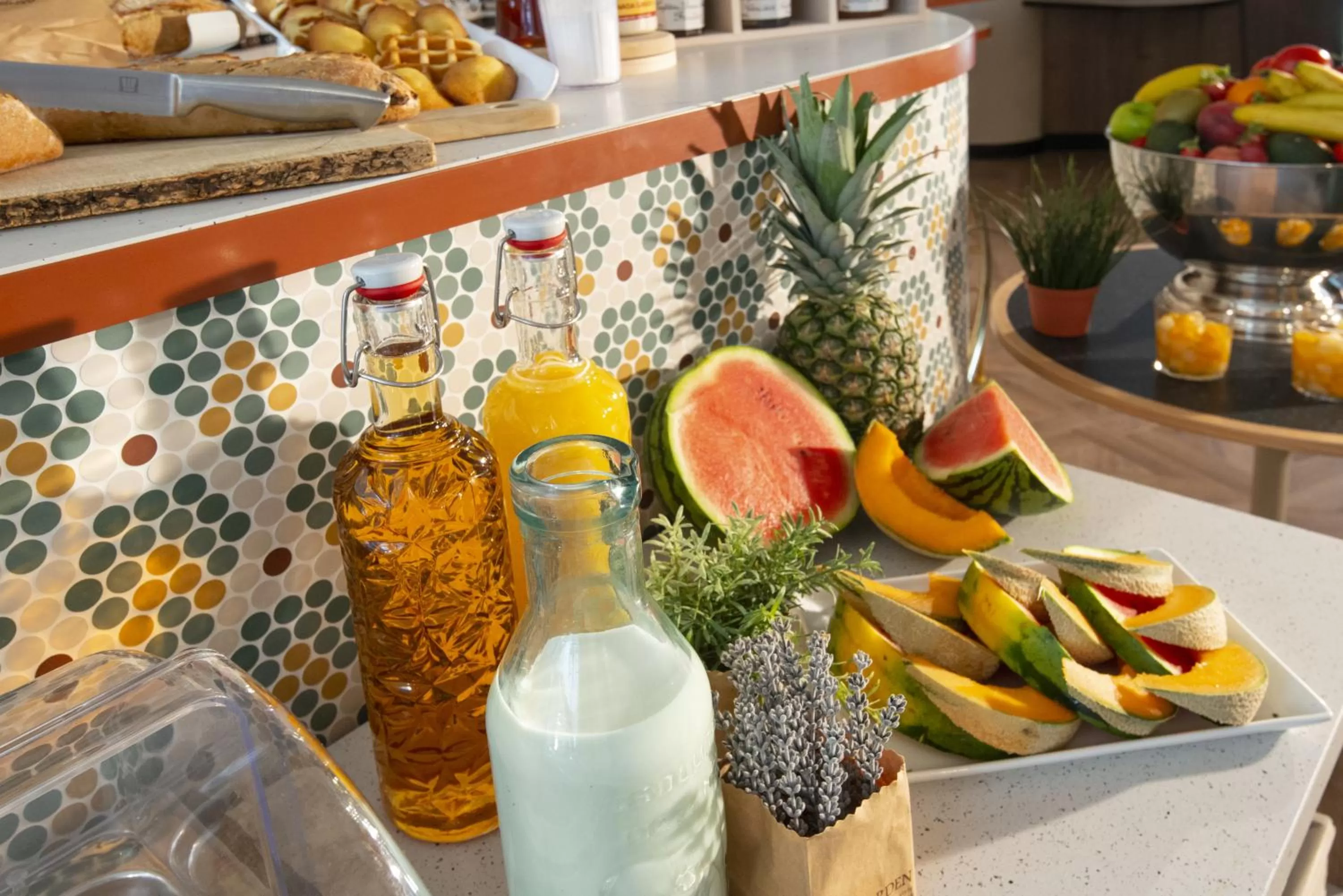 Food and drinks in Novotel Suites Nice Airport