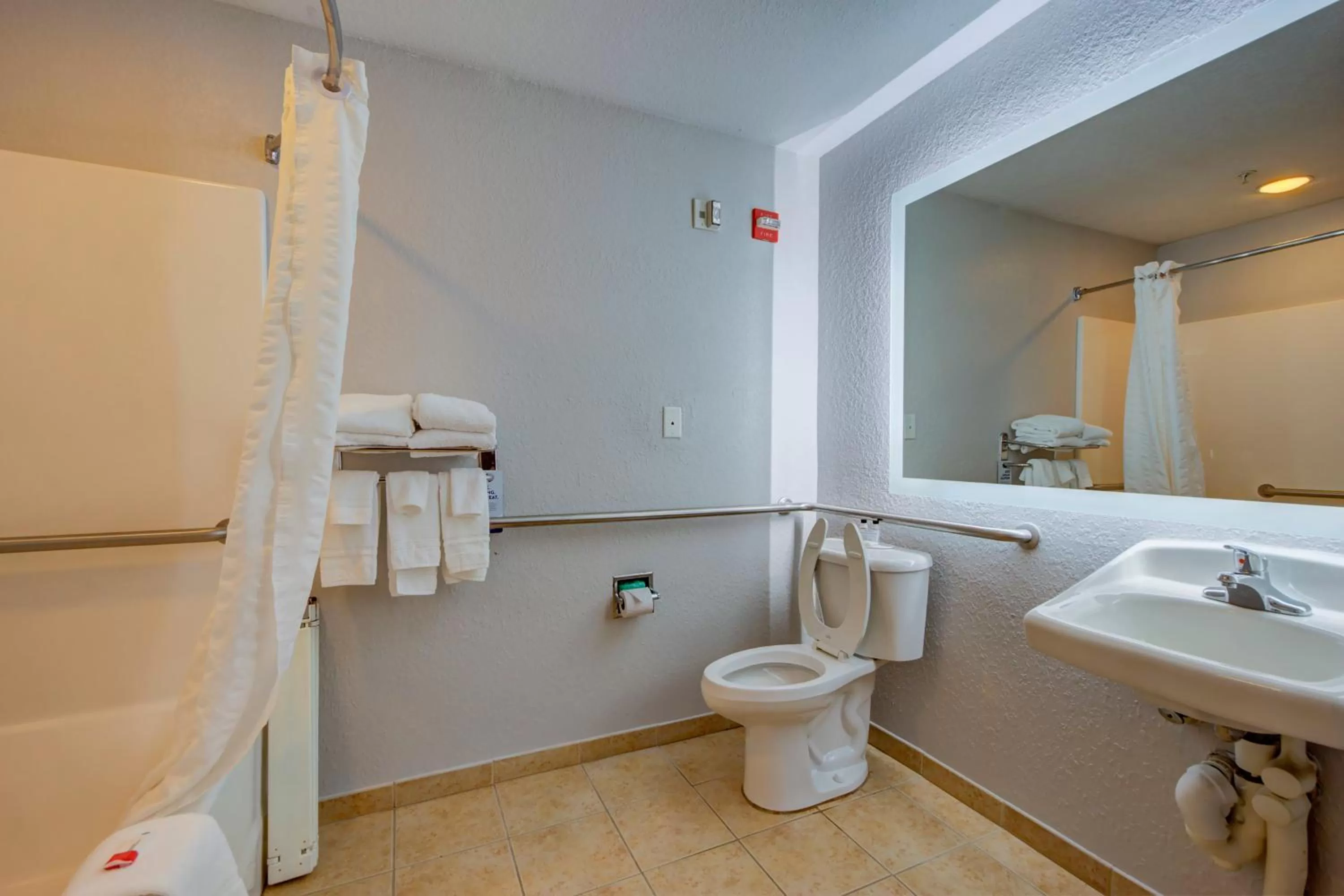 1 Queen Bed, Mobility/Hearing Impared Access Studio Suite, Non-Smoking in Microtel Inn and Suites - Zephyrhills