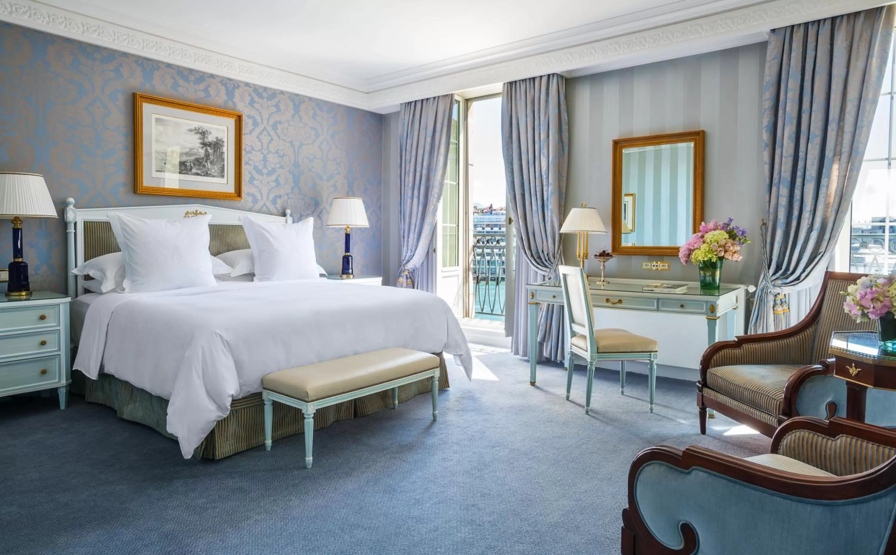 Bedroom, Bed in Four Seasons Hotel des Bergues Geneva