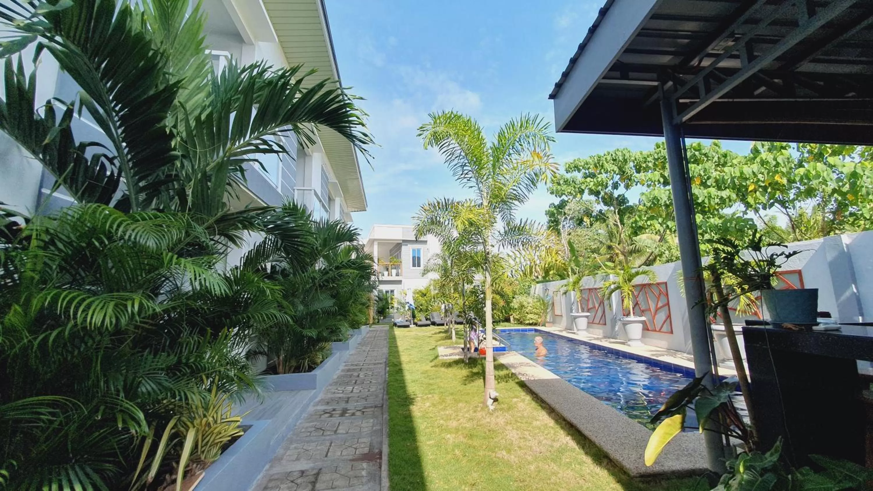 Swimming pool in Sapphire Boutique Resort