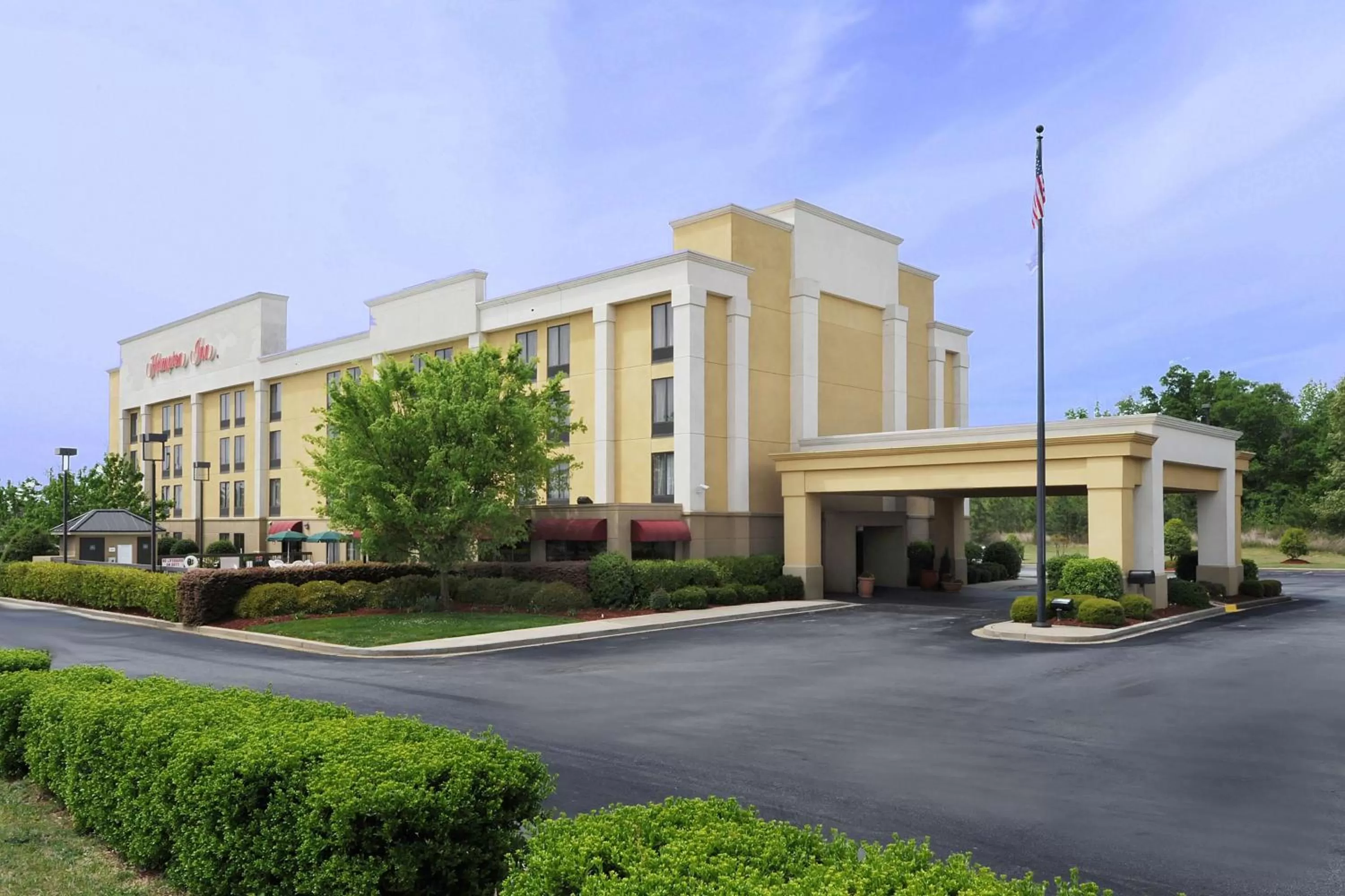 Property building in Hampton Inn Spartanburg Hotel