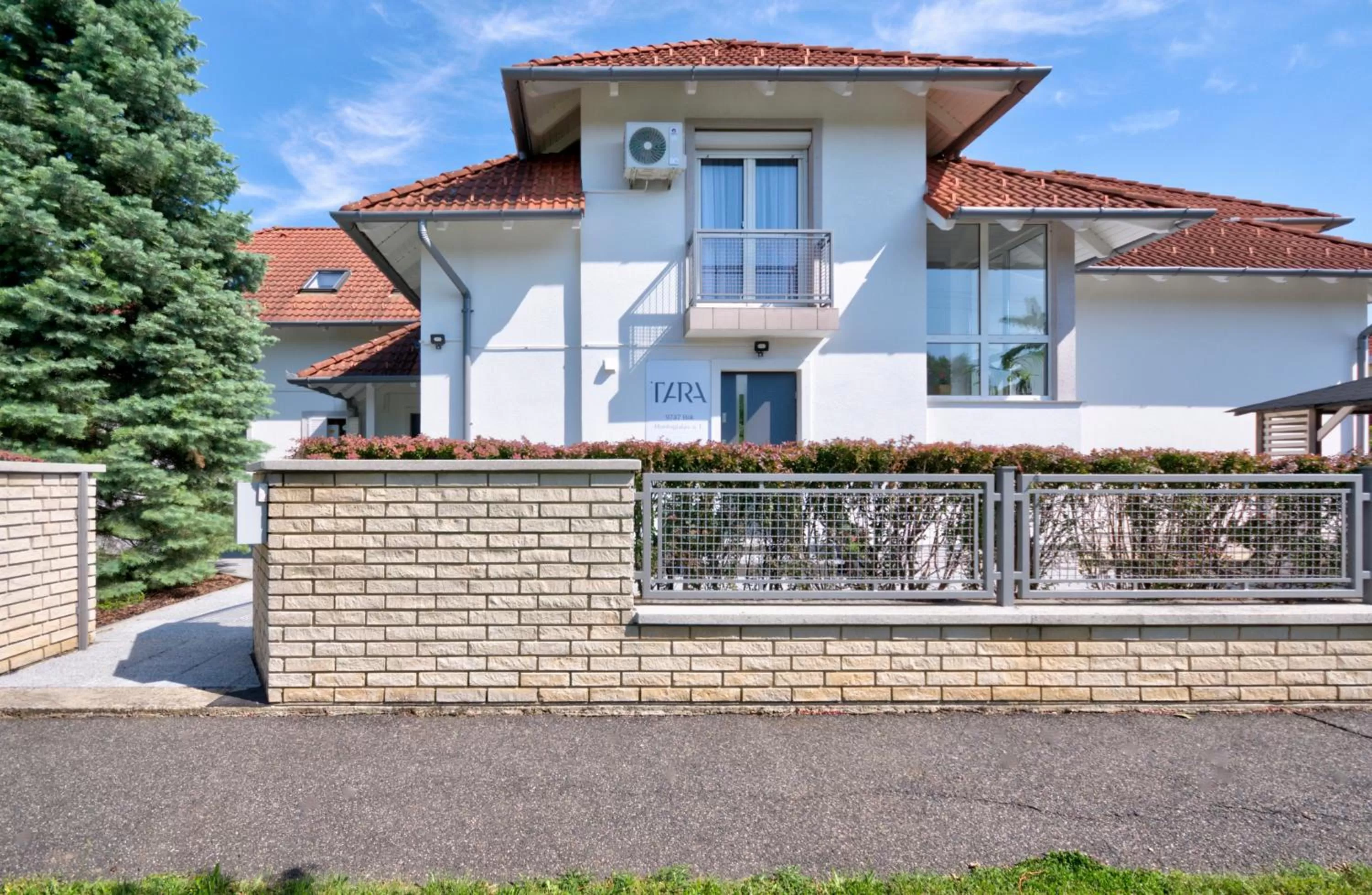 Property building in Villa Tara Bük