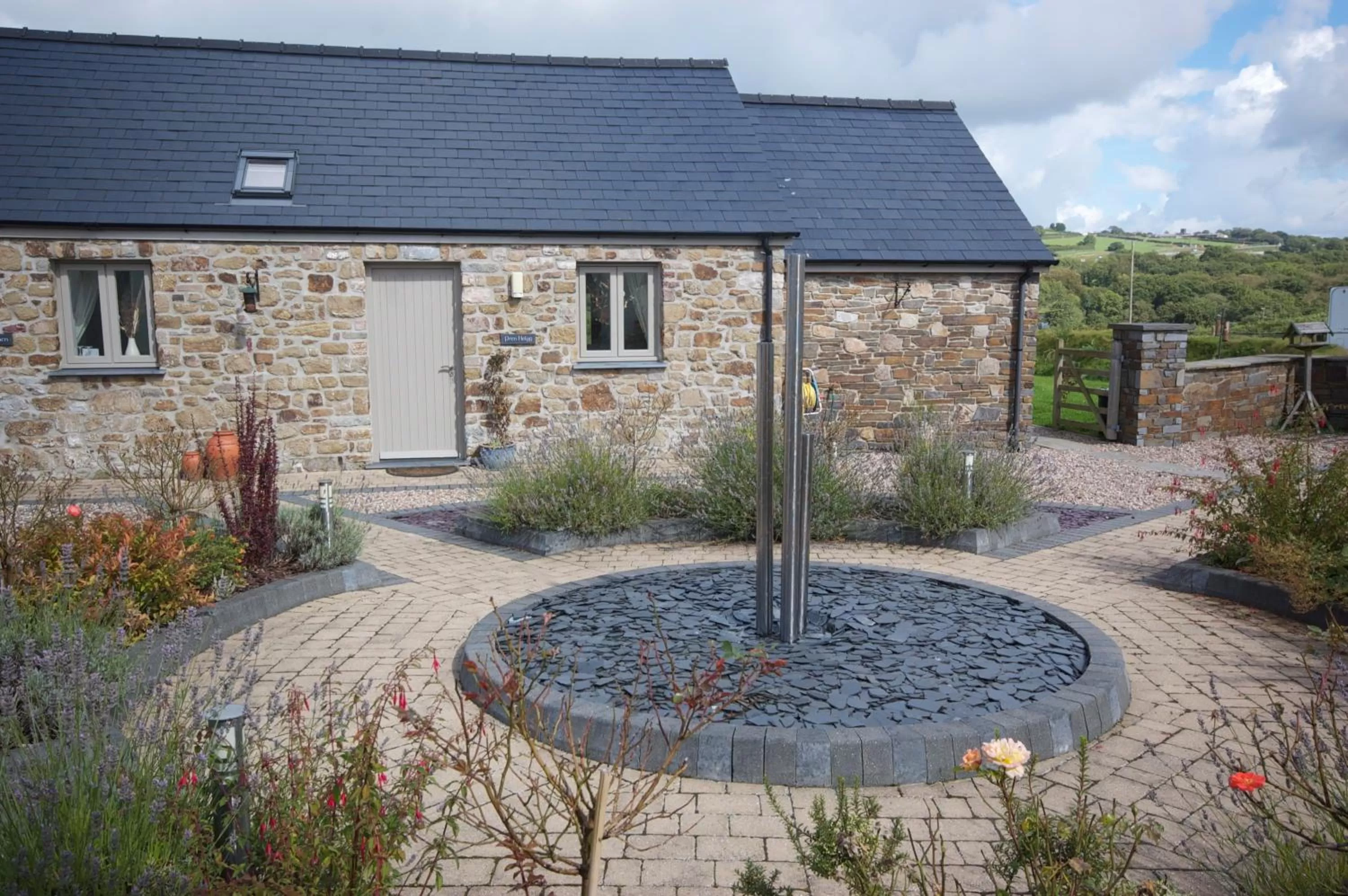 Facade/entrance in Canaston Oaks