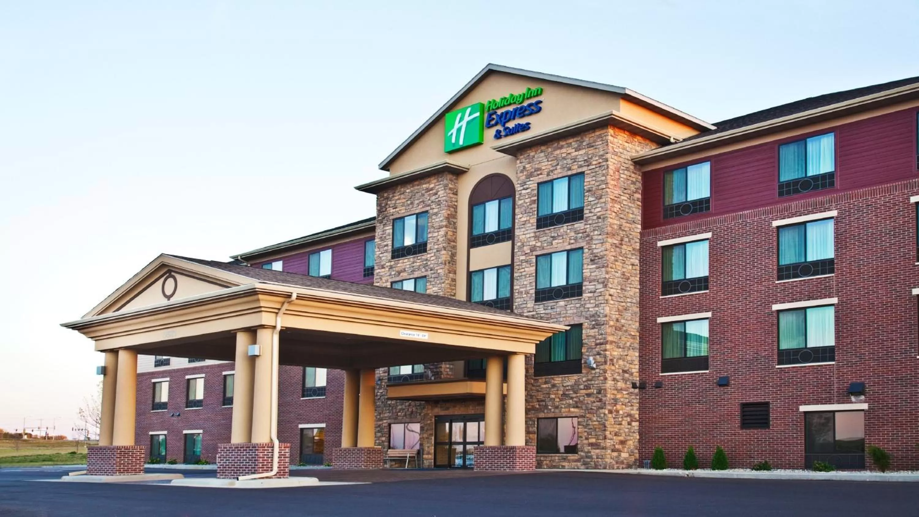Property building in Holiday Inn Express & Suites Sioux Falls Southwest by IHG