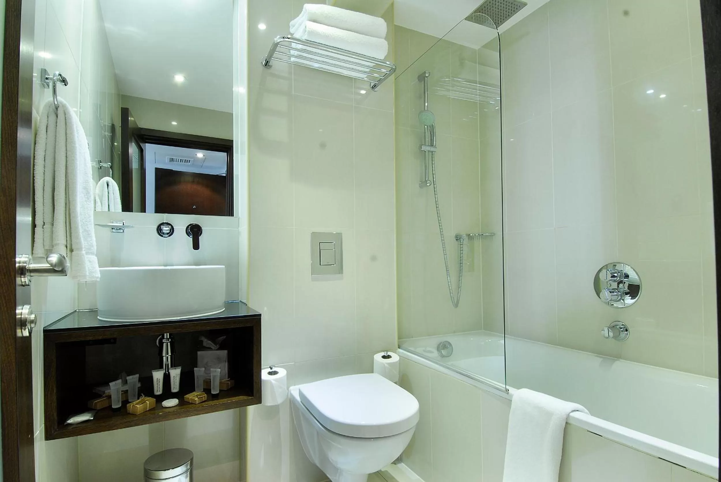 Bathroom in Park Avenue Baker Street