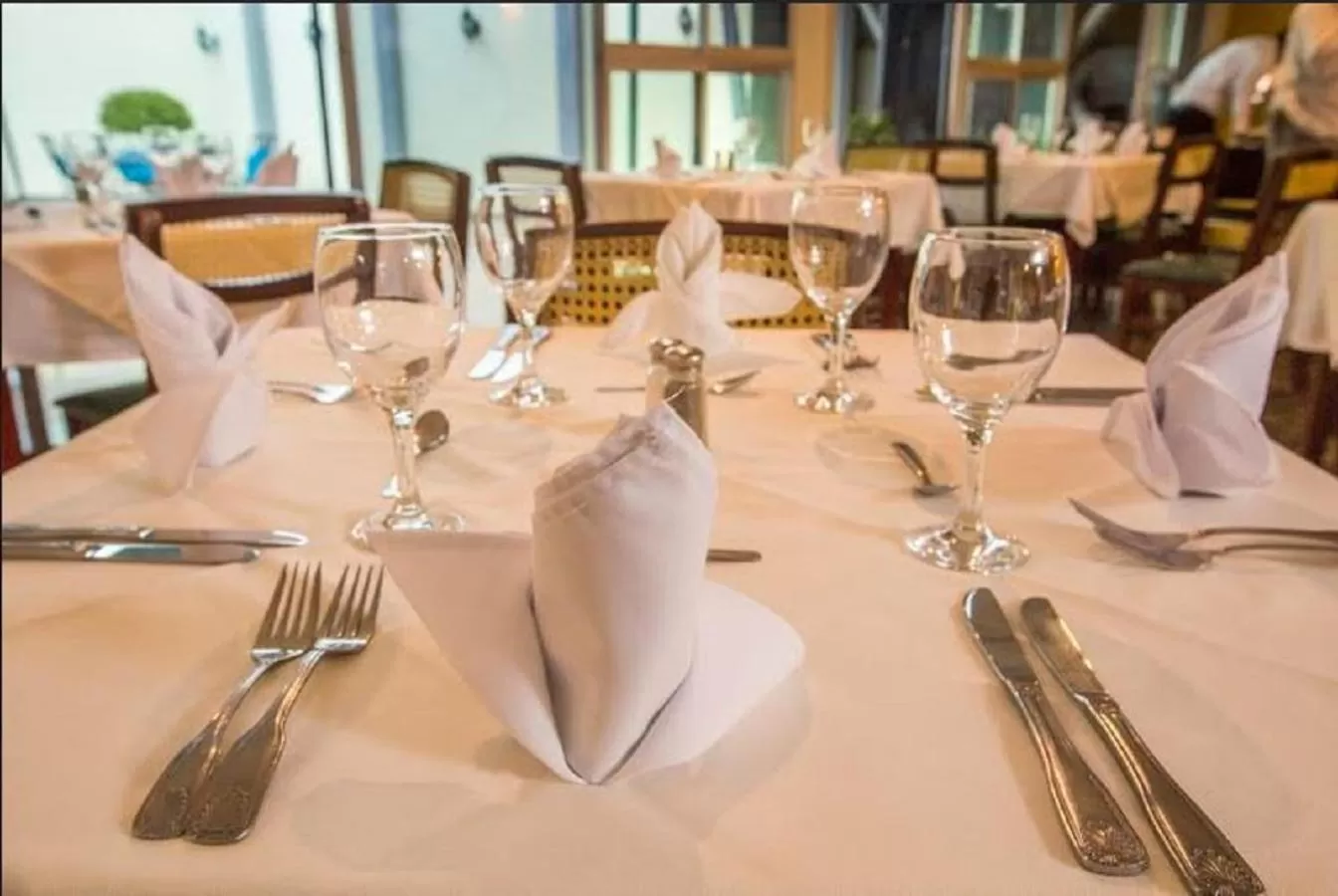 Restaurant/Places to Eat in Hotel Estrella