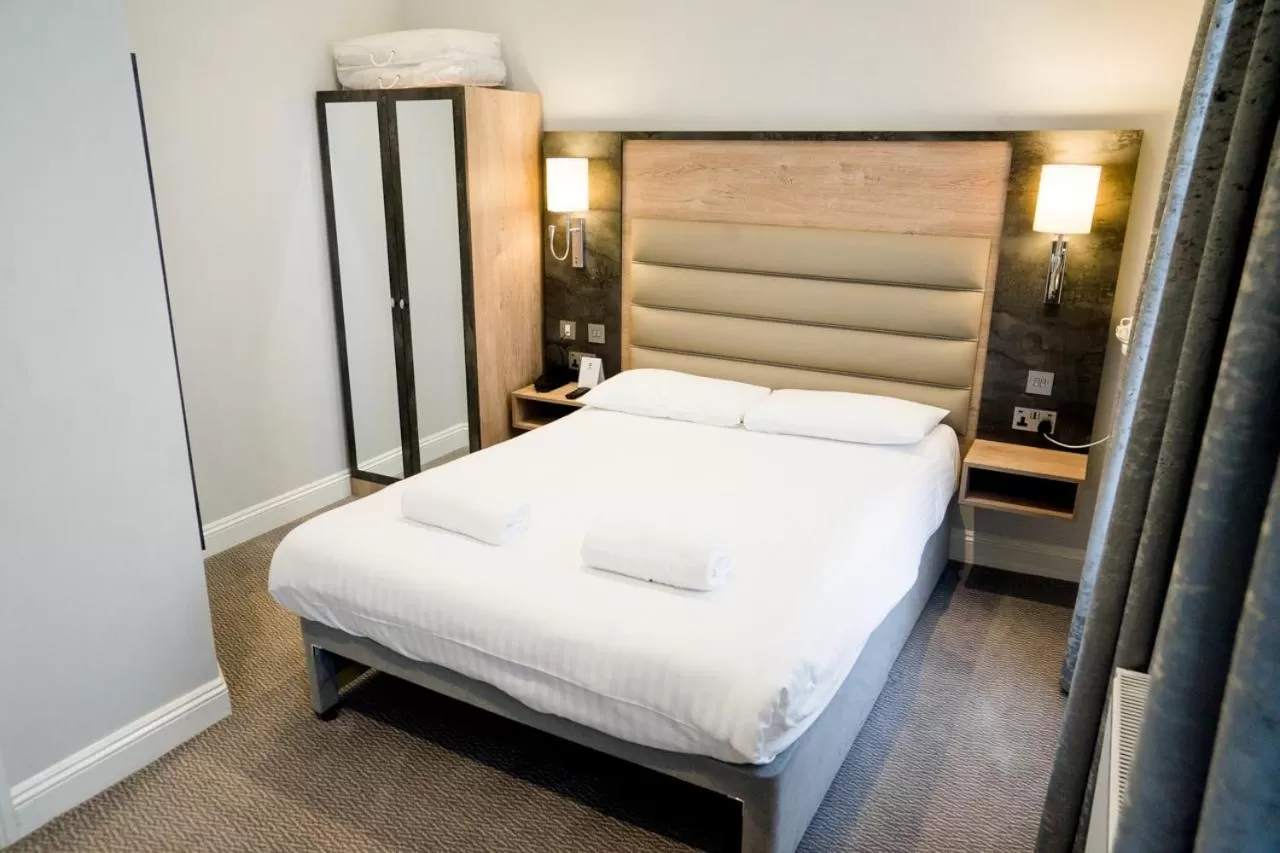 Bed in Best Western Buckingham Palace Rd