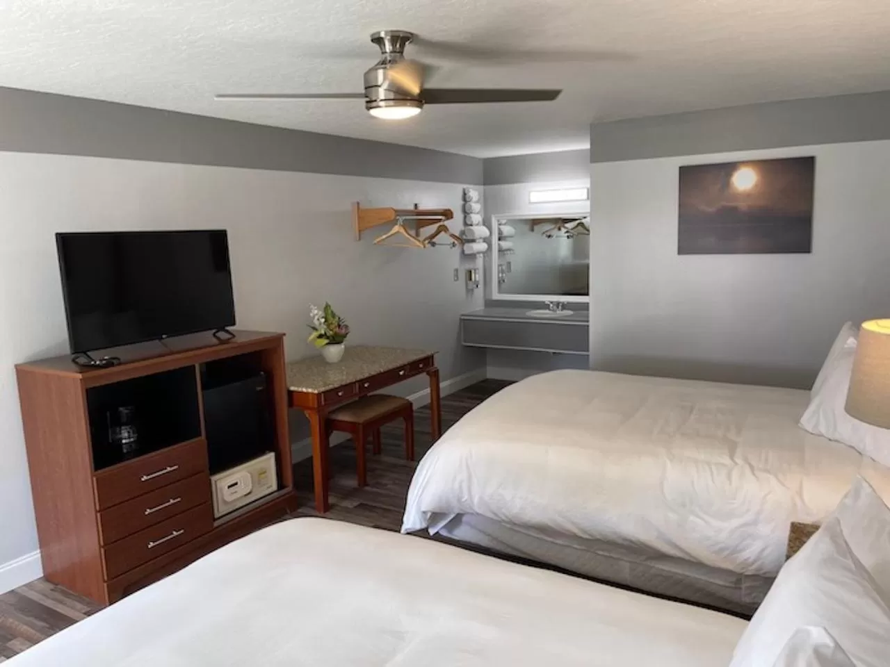 Property building, Bed in Idle Awhile Resort