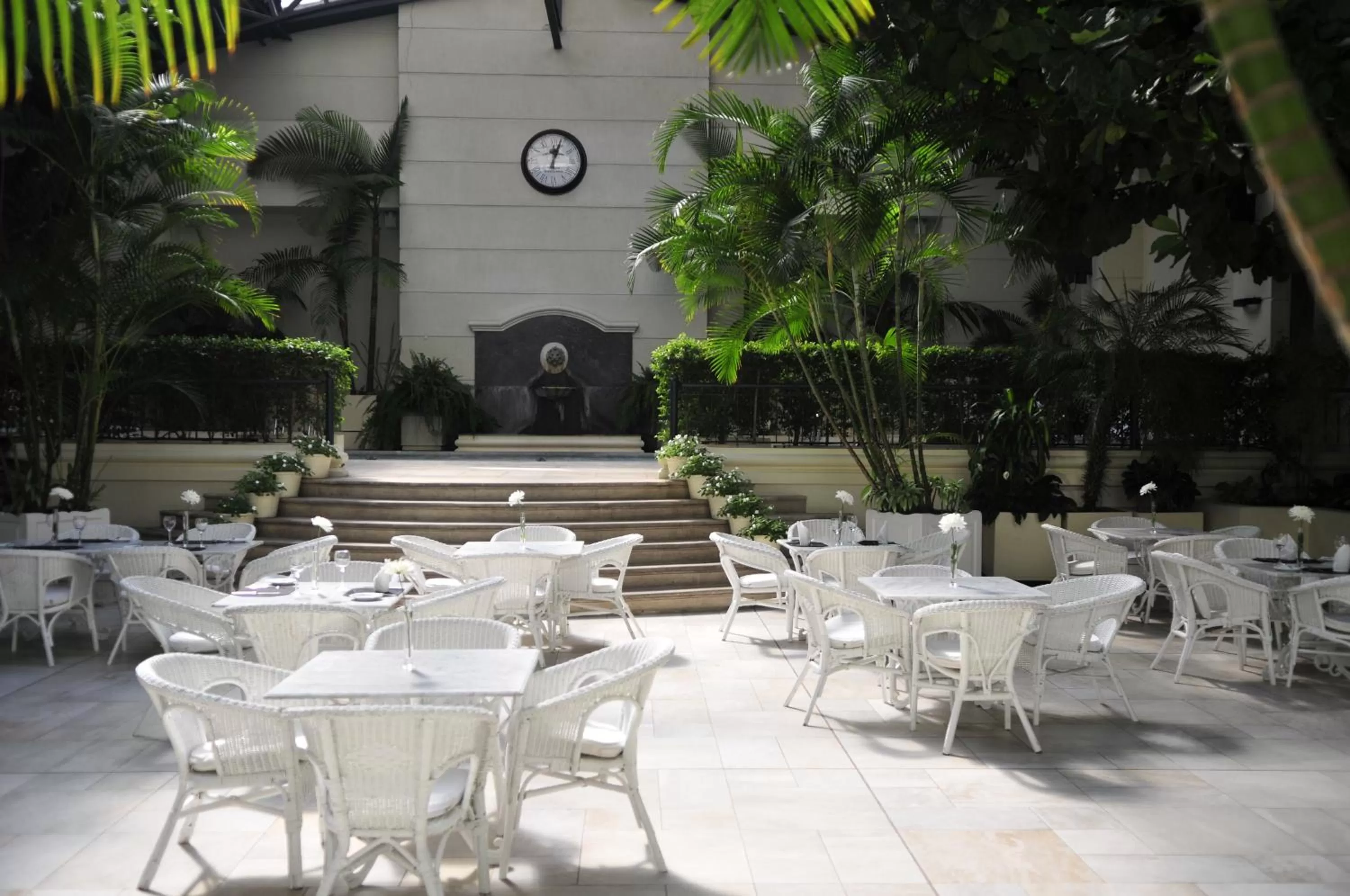 Restaurant/places to eat in Loi Suites Recoleta Hotel