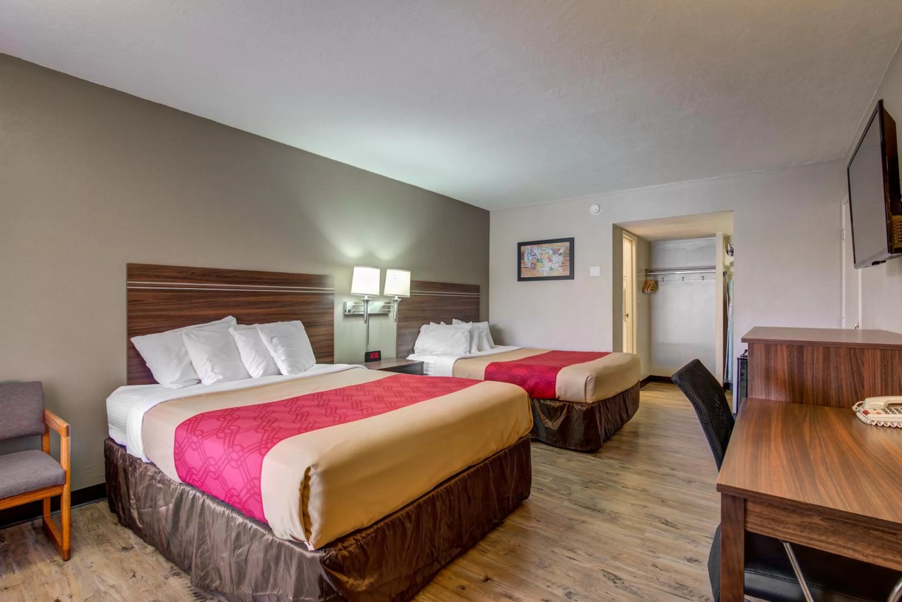 Bed in Econo Lodge St George North - Near Pioneer Park