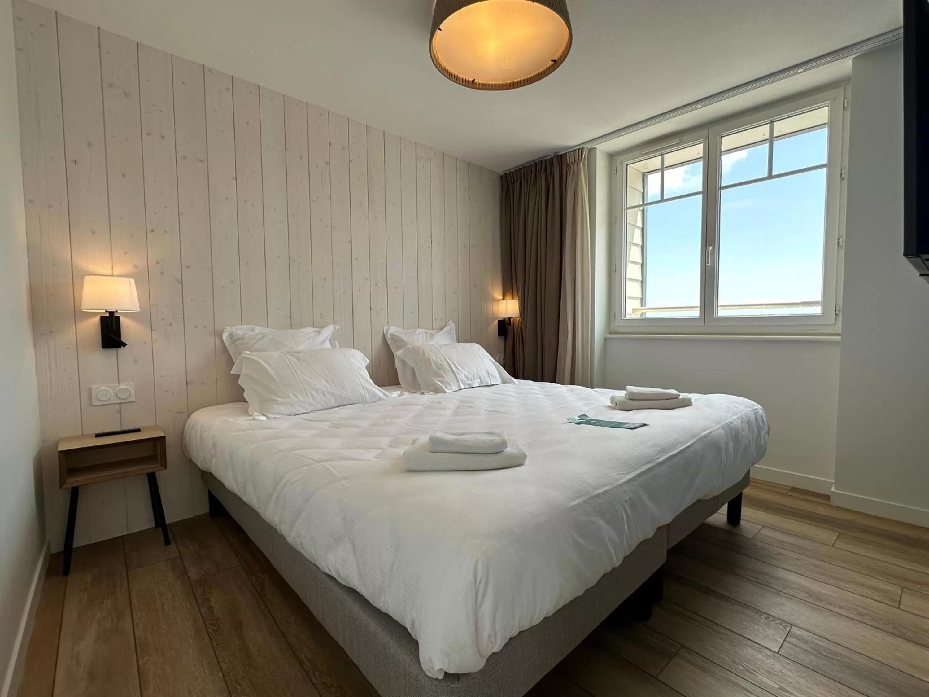 Bed in Hôtel de la Baie