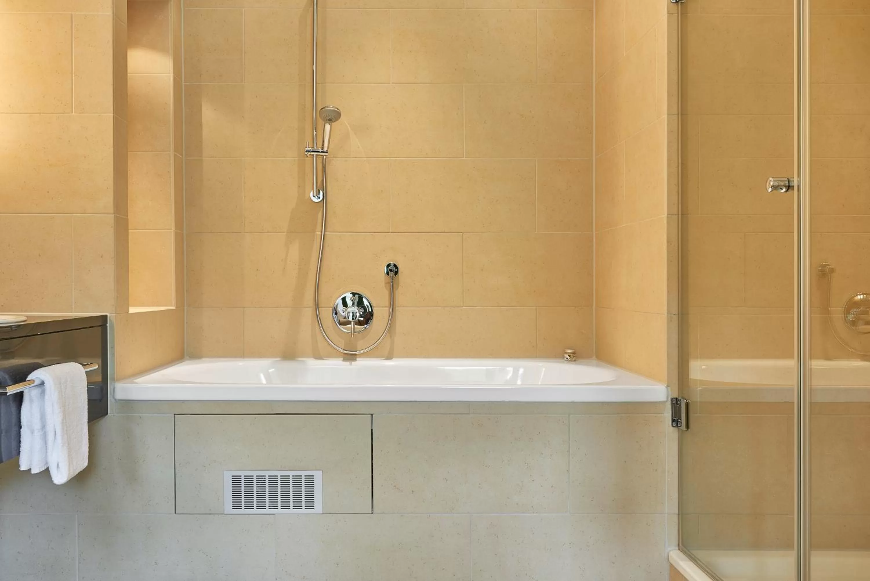 Bathroom in Hotel Elbresidenz an der Therme