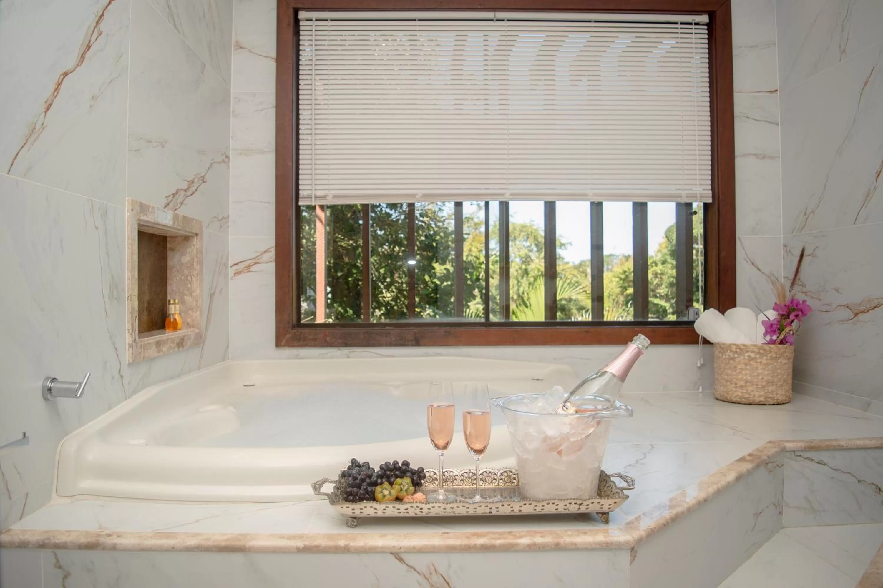 Hot Tub in Villa Bella Ferradura