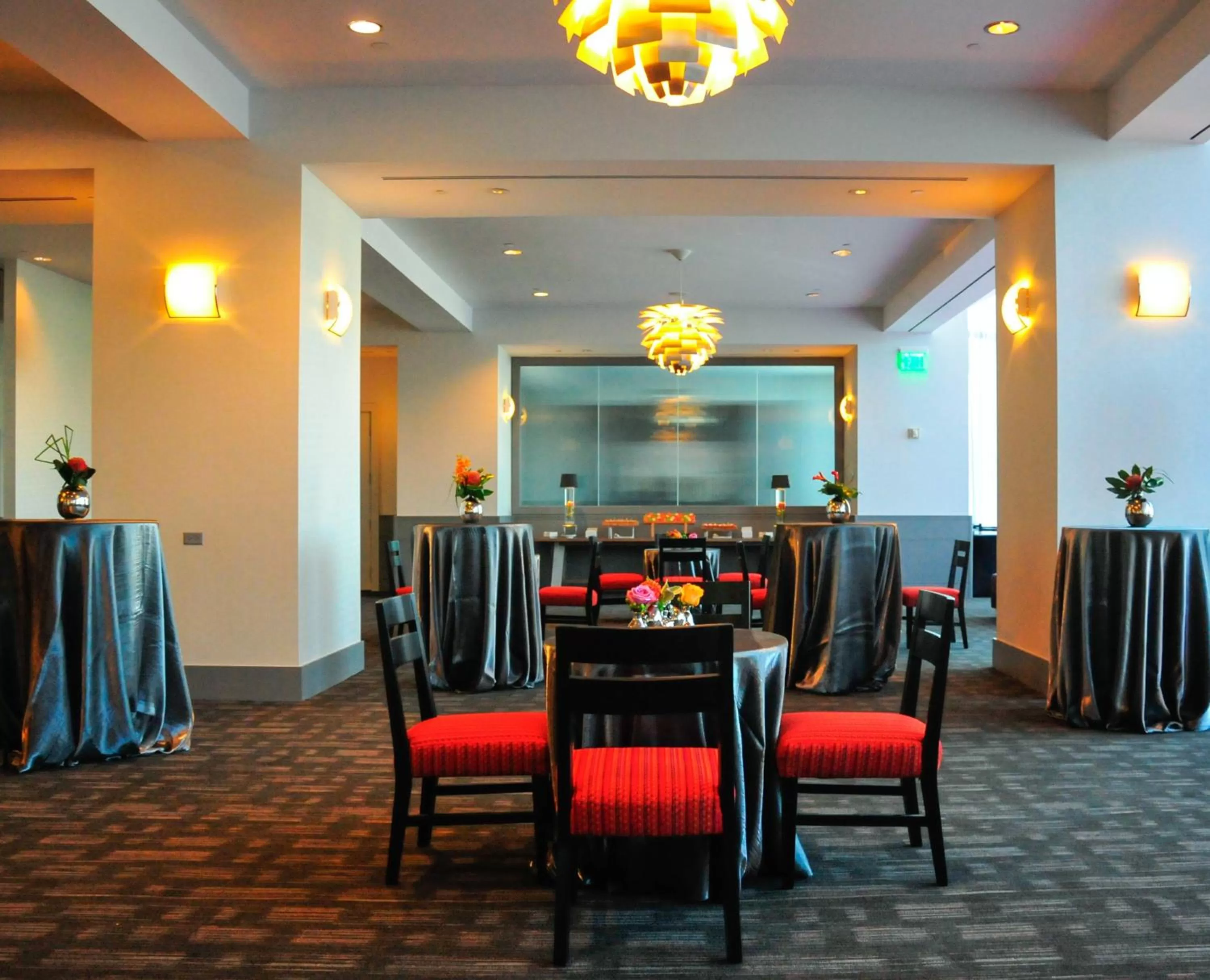 Restaurant/places to eat in Loews Hollywood Hotel