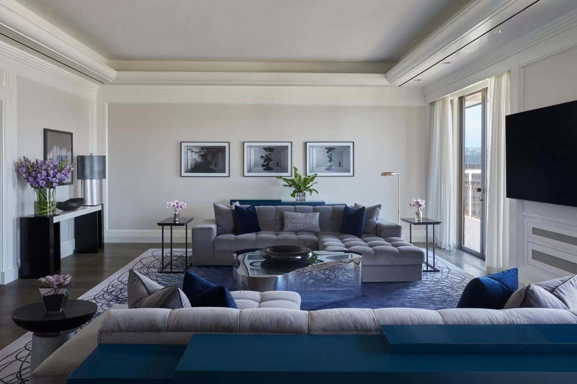Living room in Beverly Wilshire, A Four Seasons Hotel