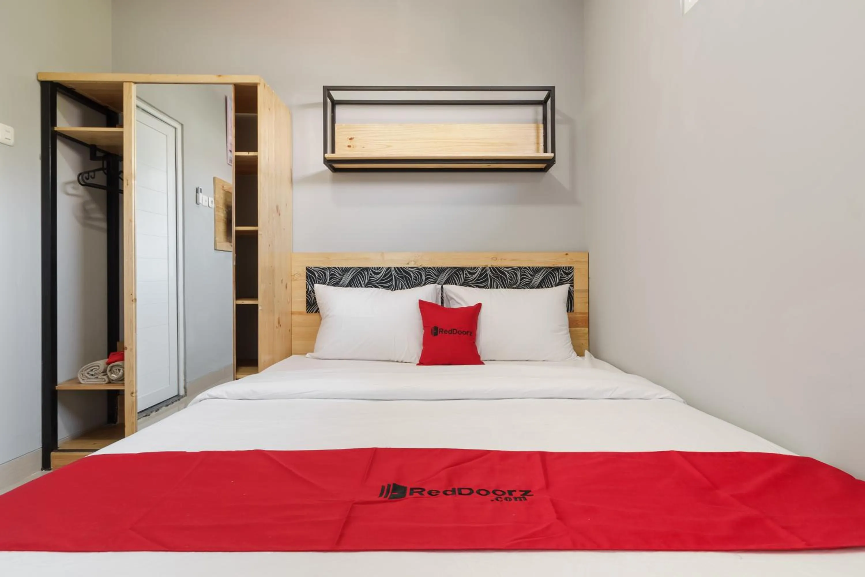 Bedroom in RedDoorz near Plaza Atrium Senen