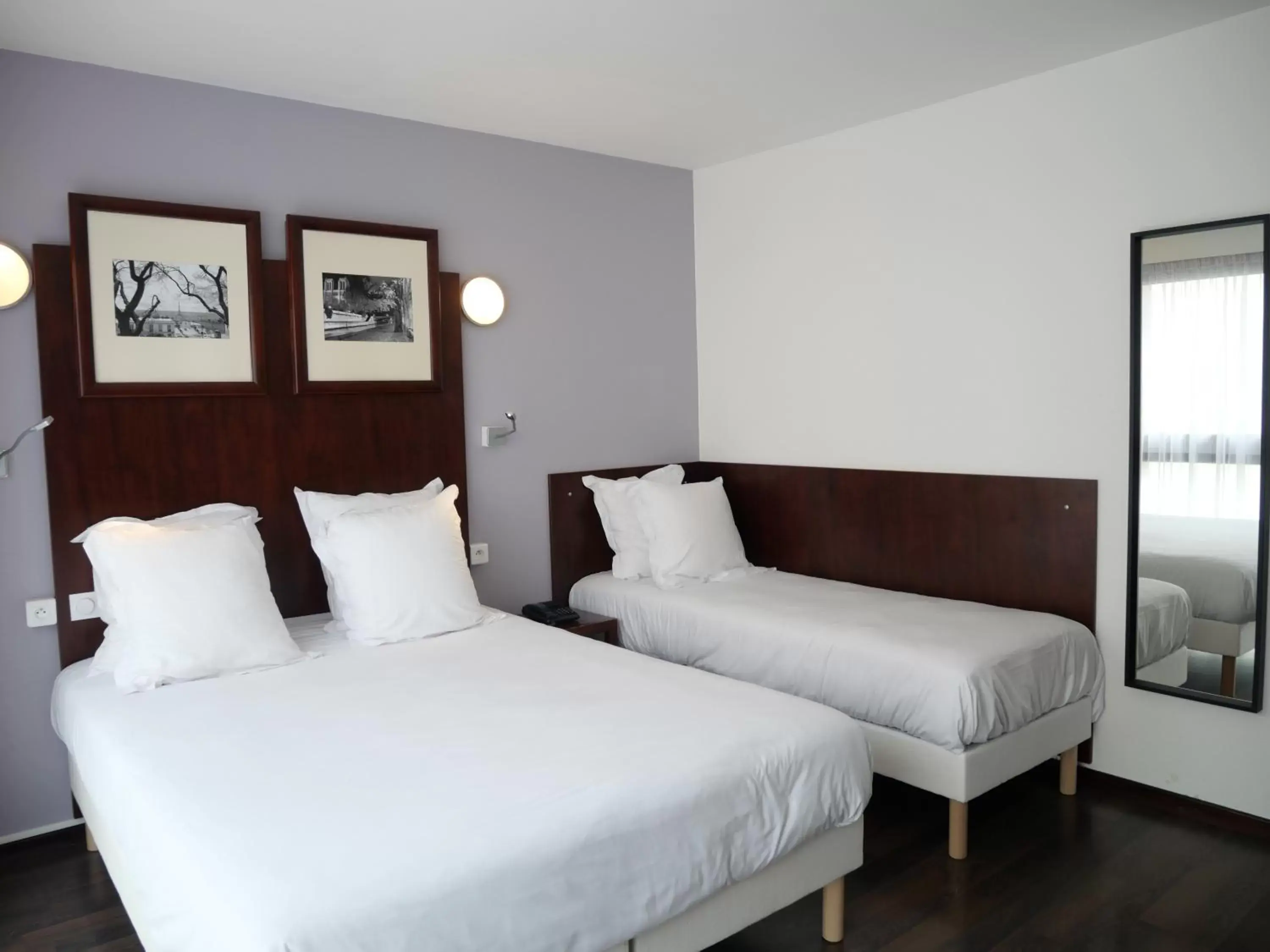 Triple Room in Hôtel Du Centre Annemasse Triple Room in Hôtel Du Centre Annemasse