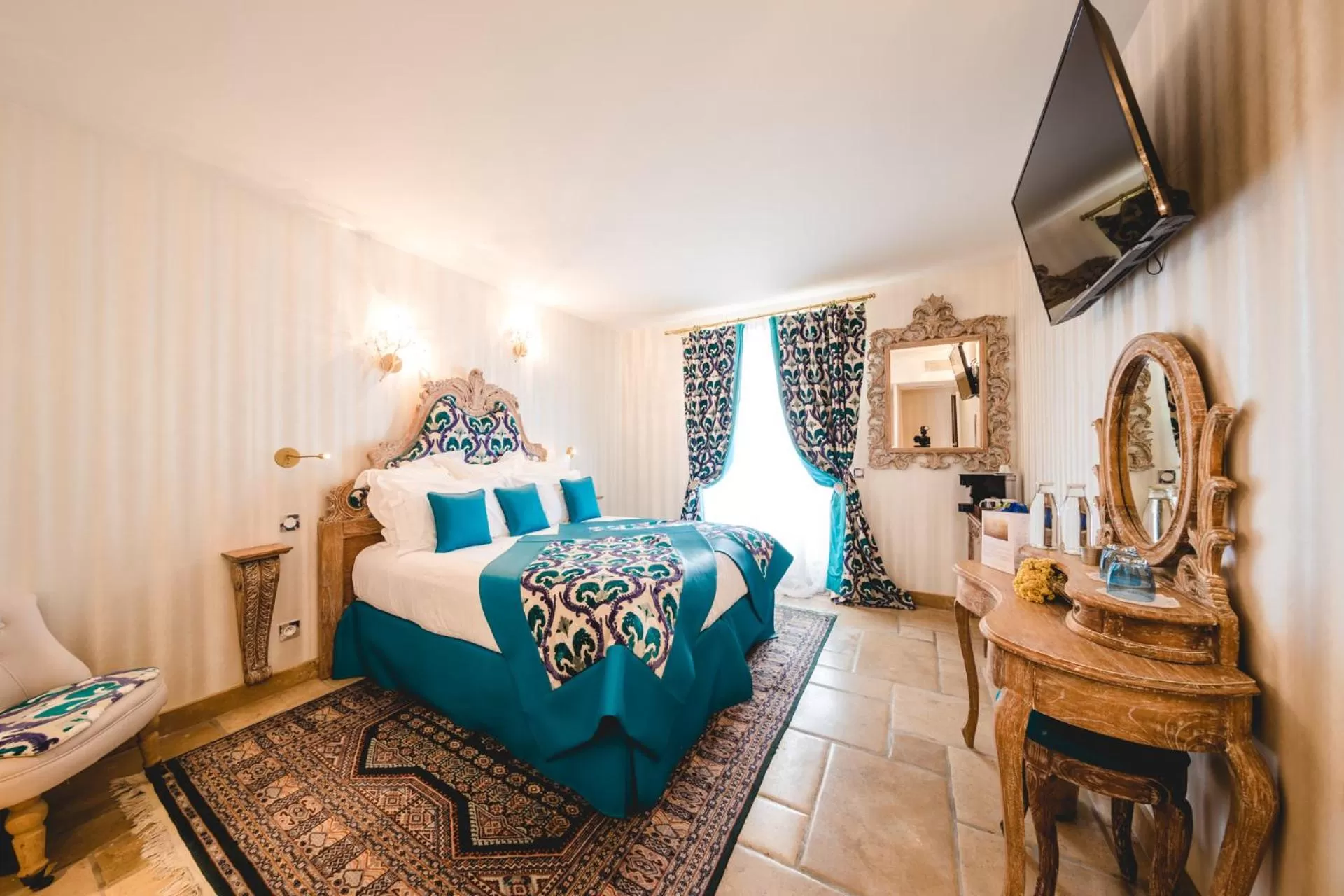 Photo of the whole room, Bed in Le Petit Palais D'Aglae